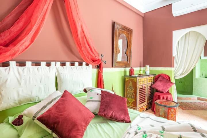Riad Des Mile Nuits Holiday home *