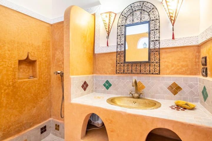Riad Des Mile Nuits Holiday home *