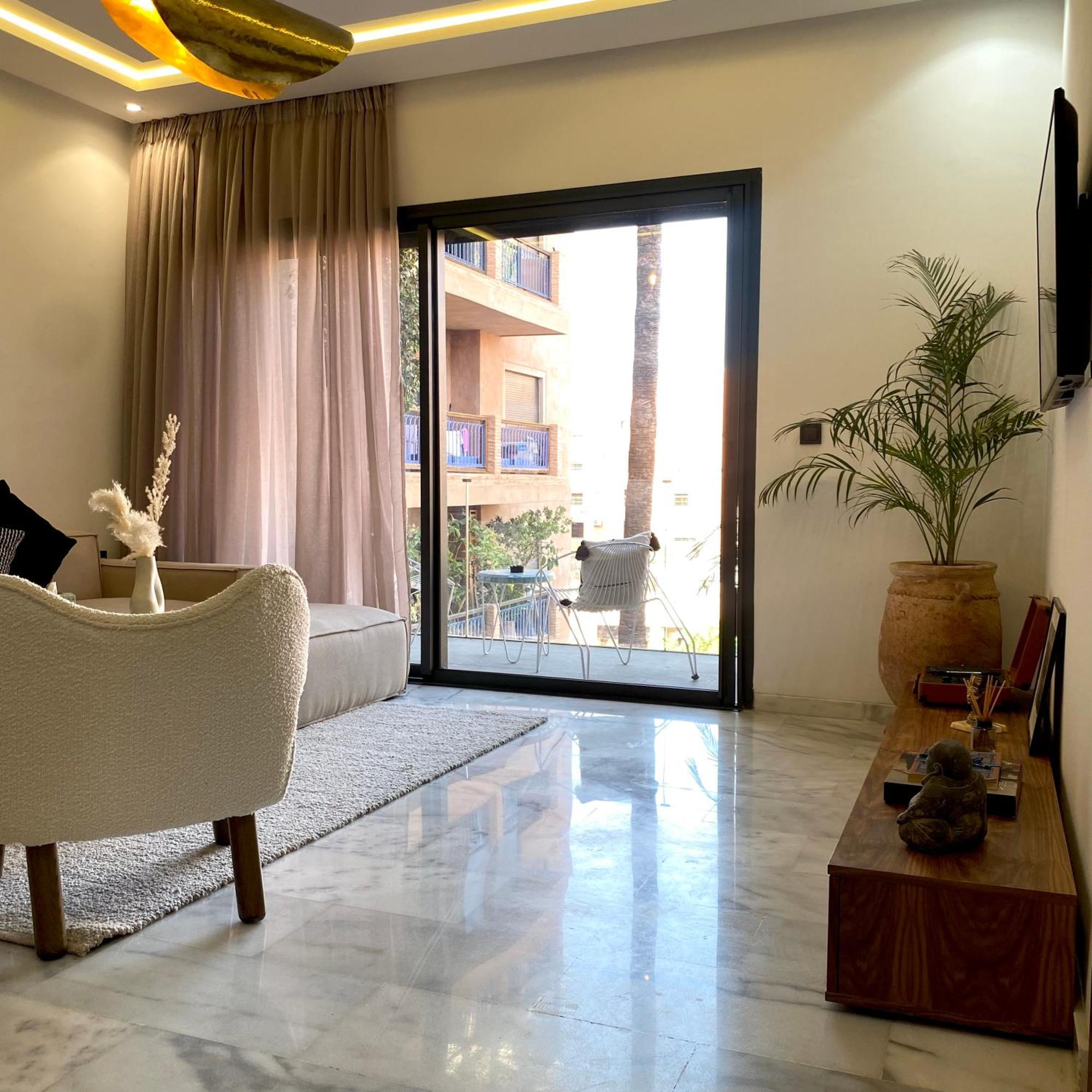 Rooftop Pool, Bright & Cozy In City Center Apartamento