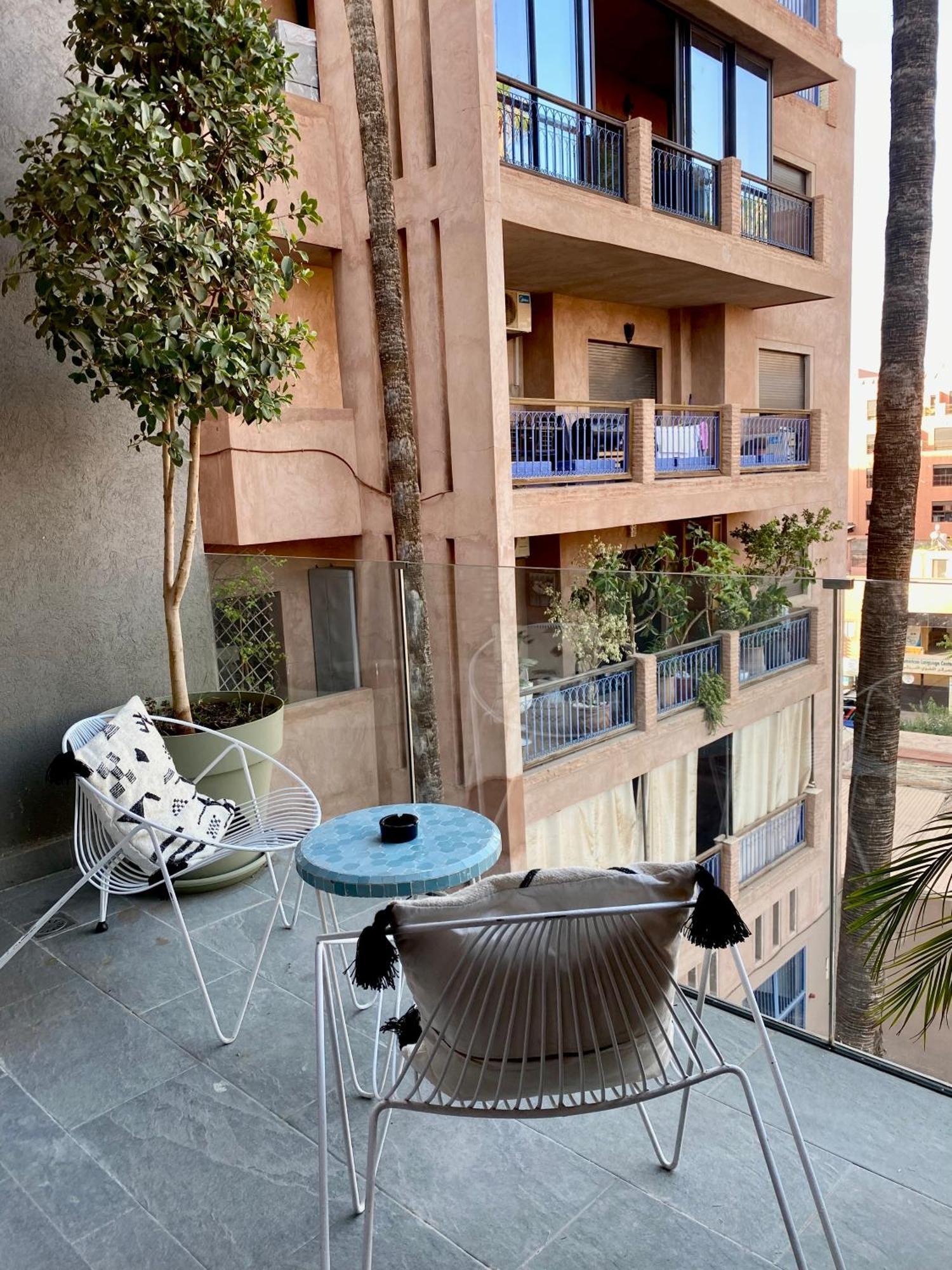 Rooftop Pool, Bright & Cozy In City Center Apartamento