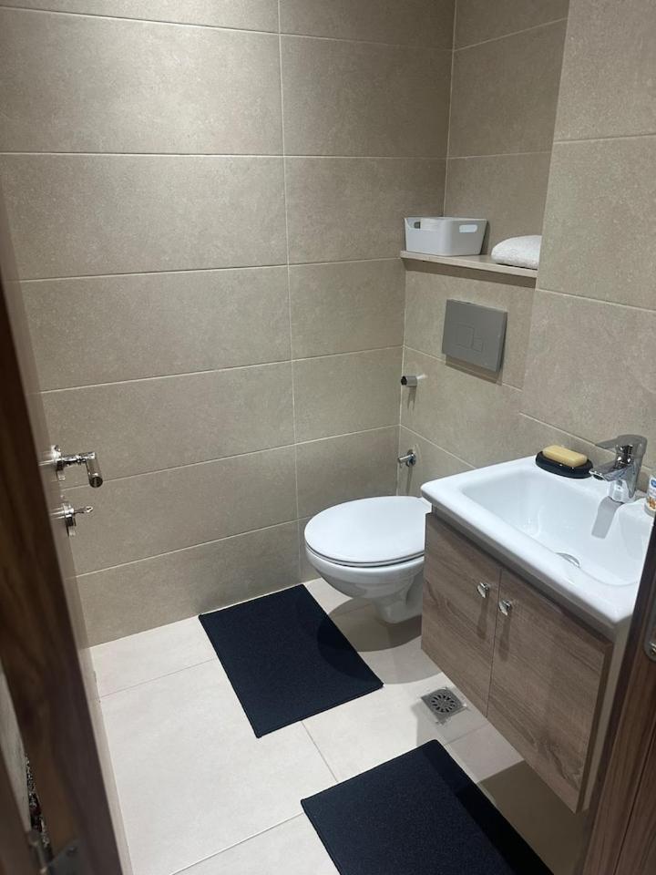 Cosy Menara Garden Apartment *