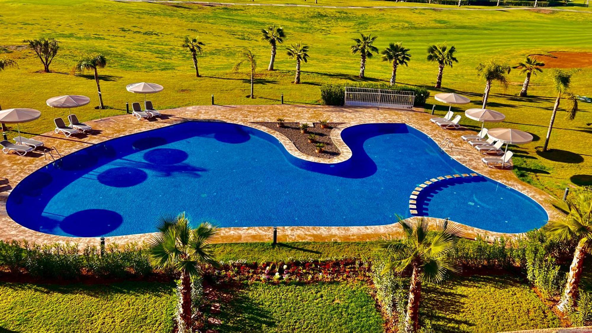 Apartamento De Luxe Avec Jardin Vue Sur La Piscine Golf Securise 24h Sur 24 A 5 Minutes De L Aeroport