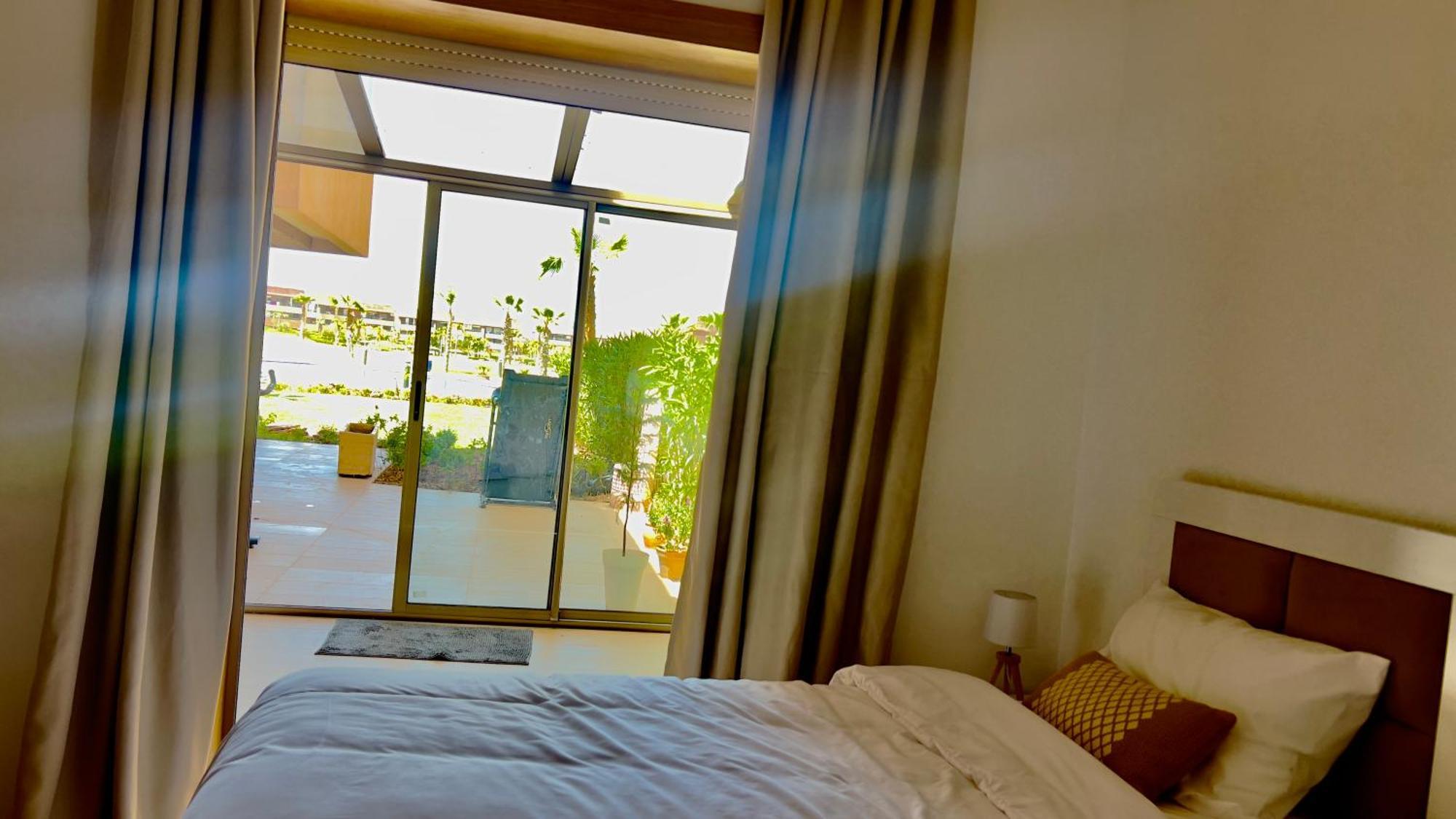 Apartamento De Luxe Avec Jardin Vue Sur La Piscine Golf Securise 24h Sur 24 A 5 Minutes De L Aeroport
