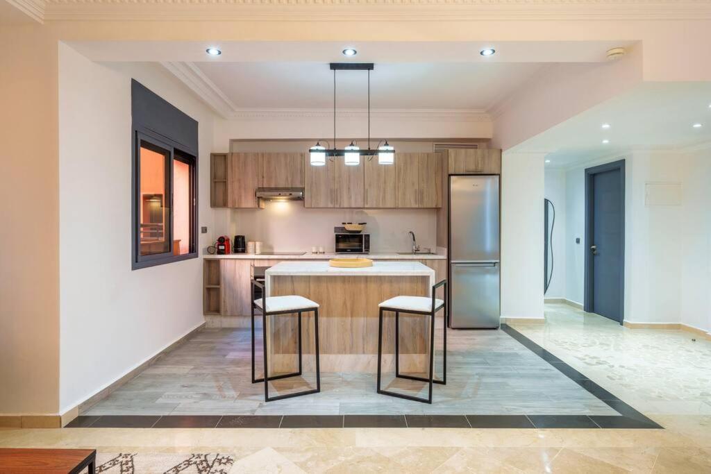 Living: Urban Apartment *