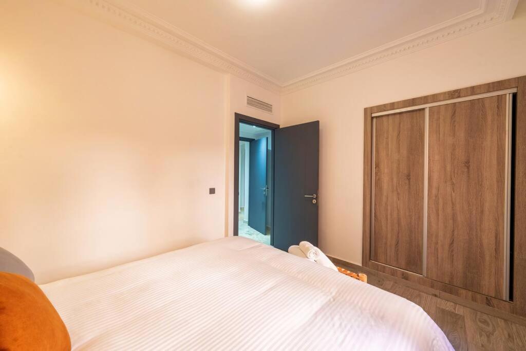 Living: Urban Apartment *