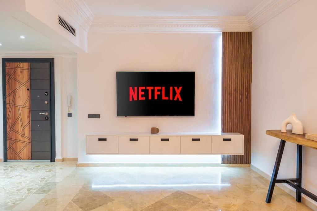 Living: Urban Apartment *