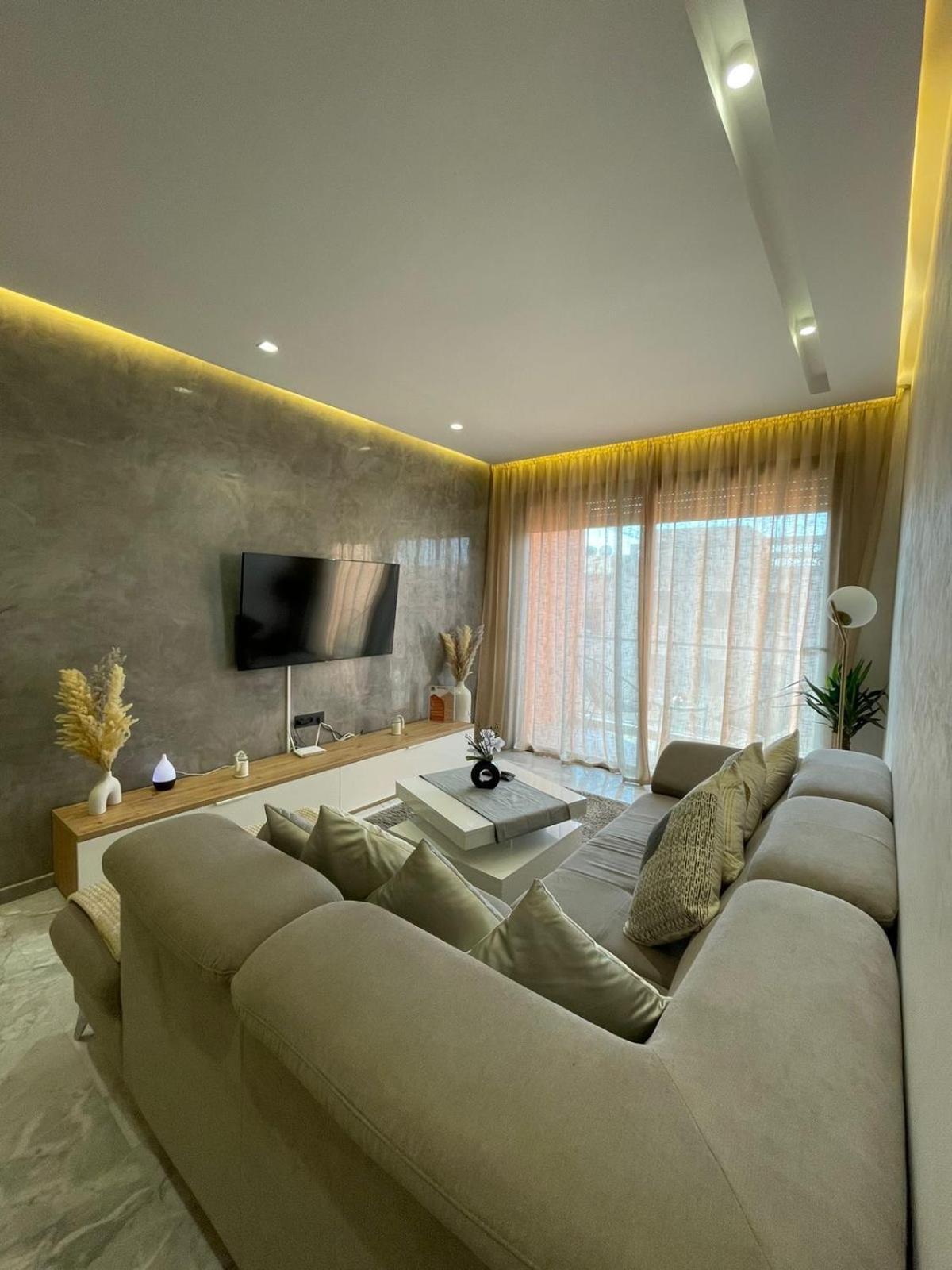 2 Ch Apartment *