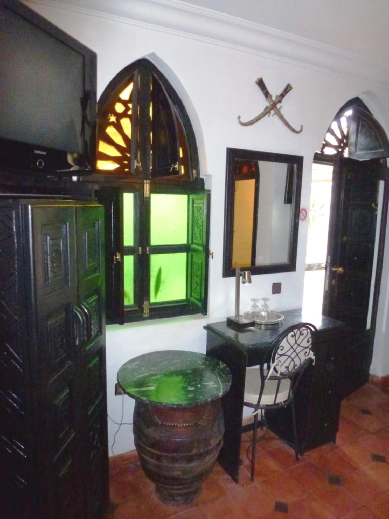 Bed & Breakfast Laarouss 2*