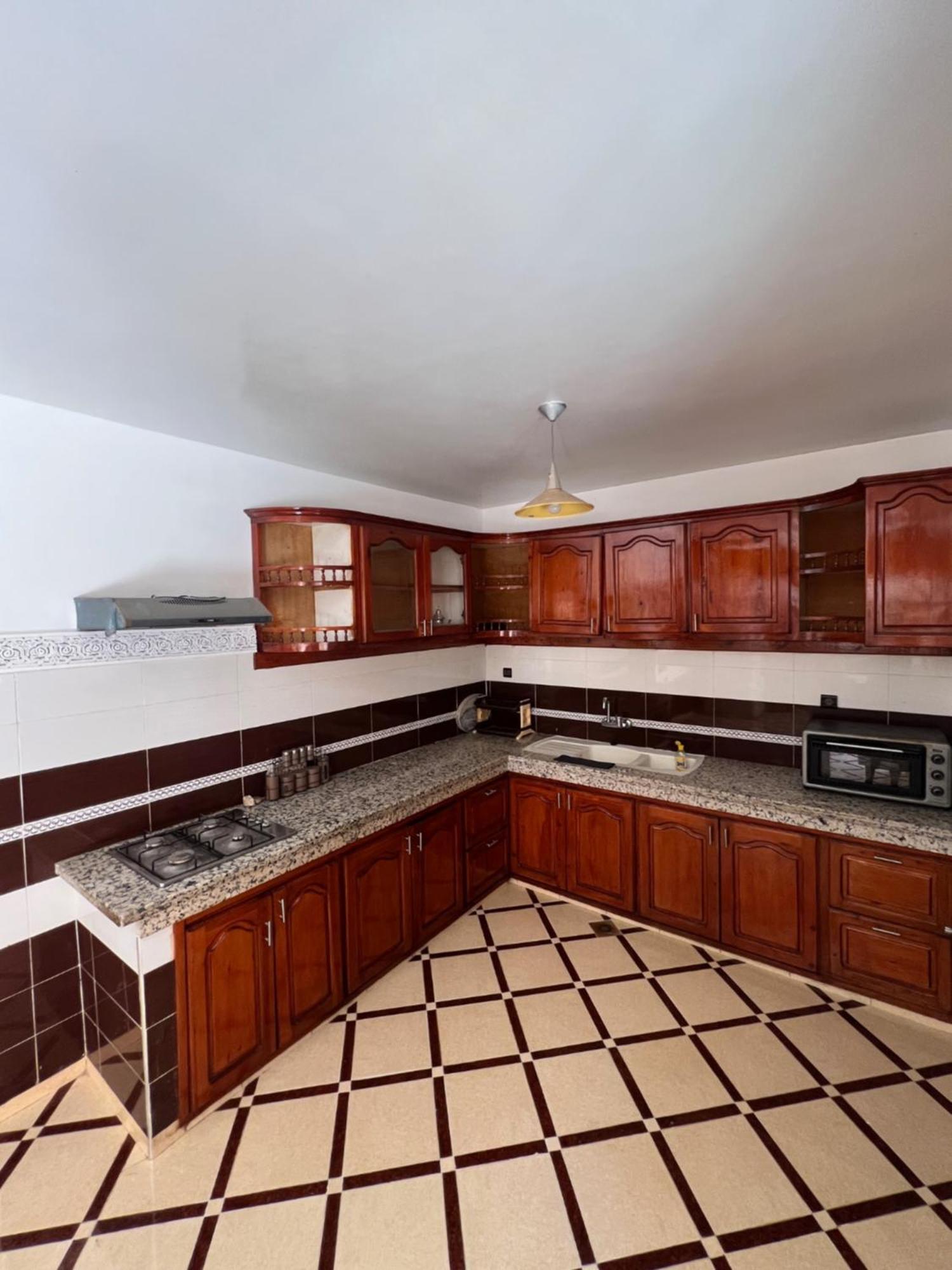 Appartement Spacieux Avec Cour Fleurie Et Hammam A Targa Marrakech *