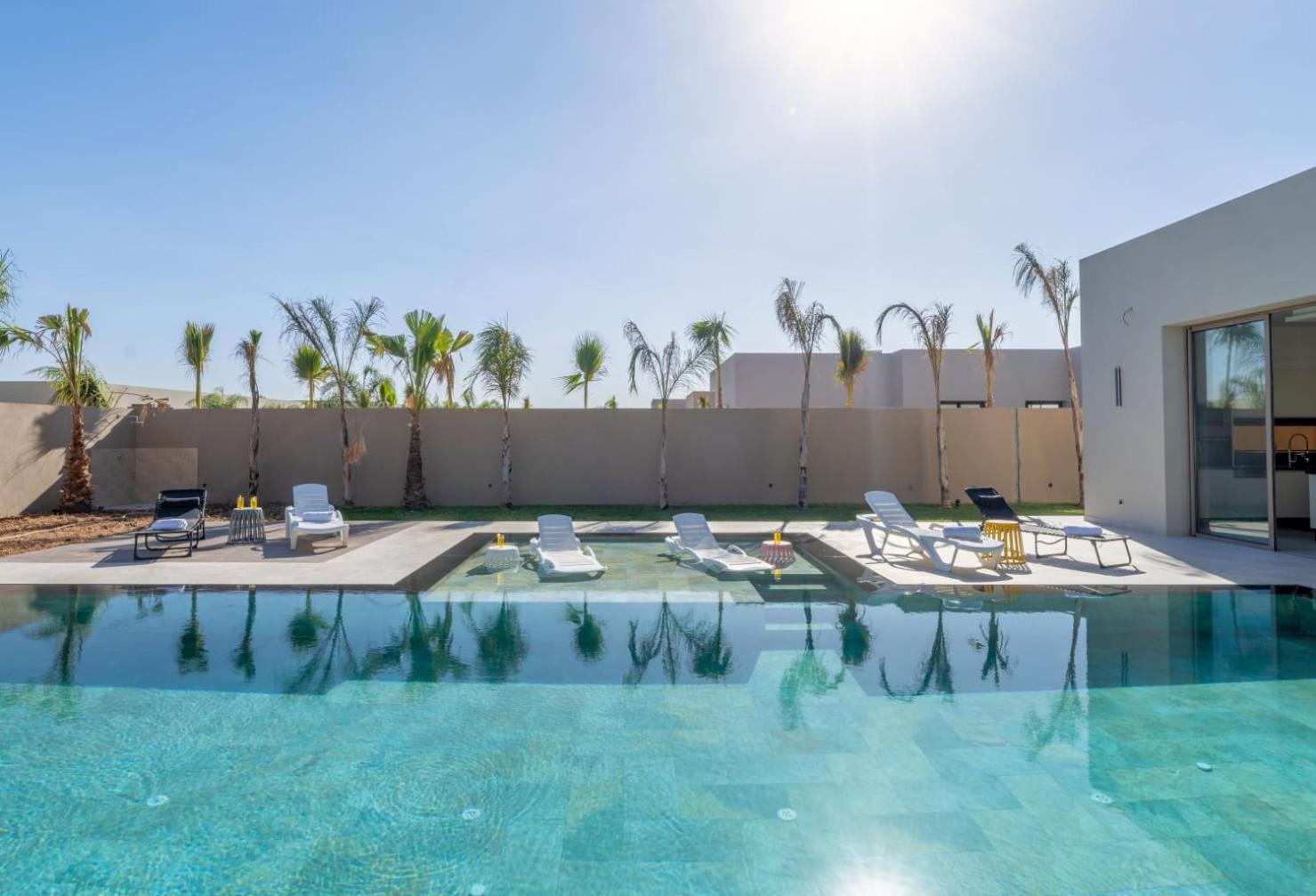 Seyana Master, Piscine Privee, Sans Vis A Vis