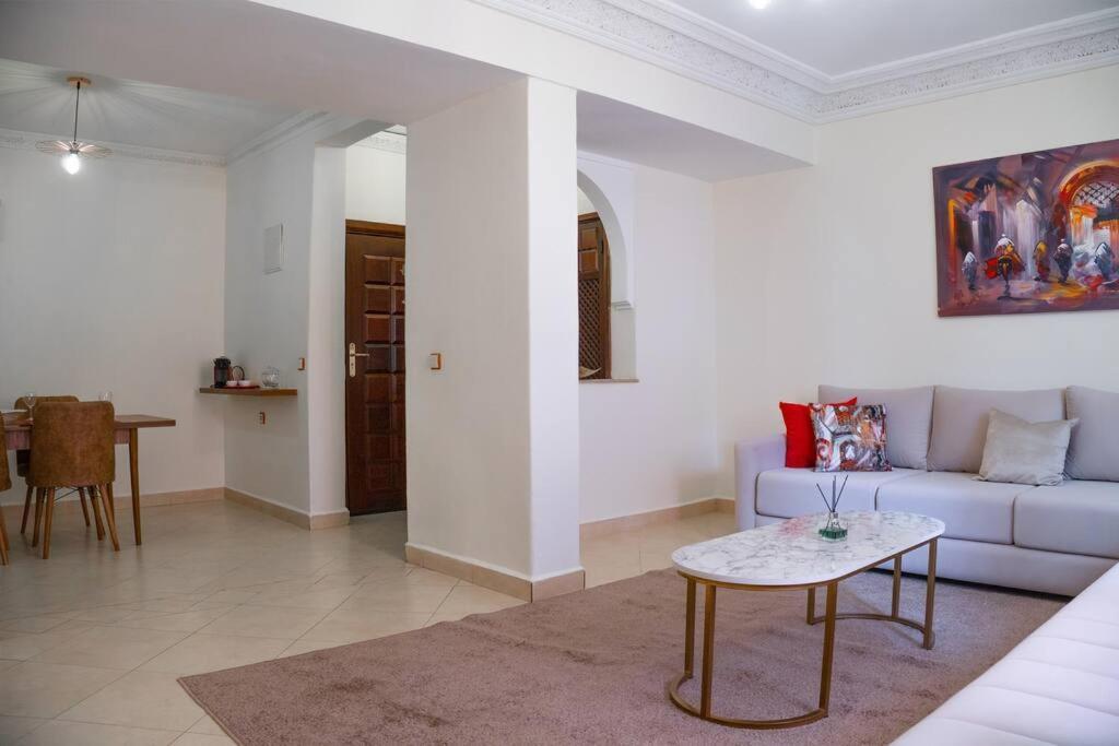 Bien Place Et Fonctionnel Apartamento *