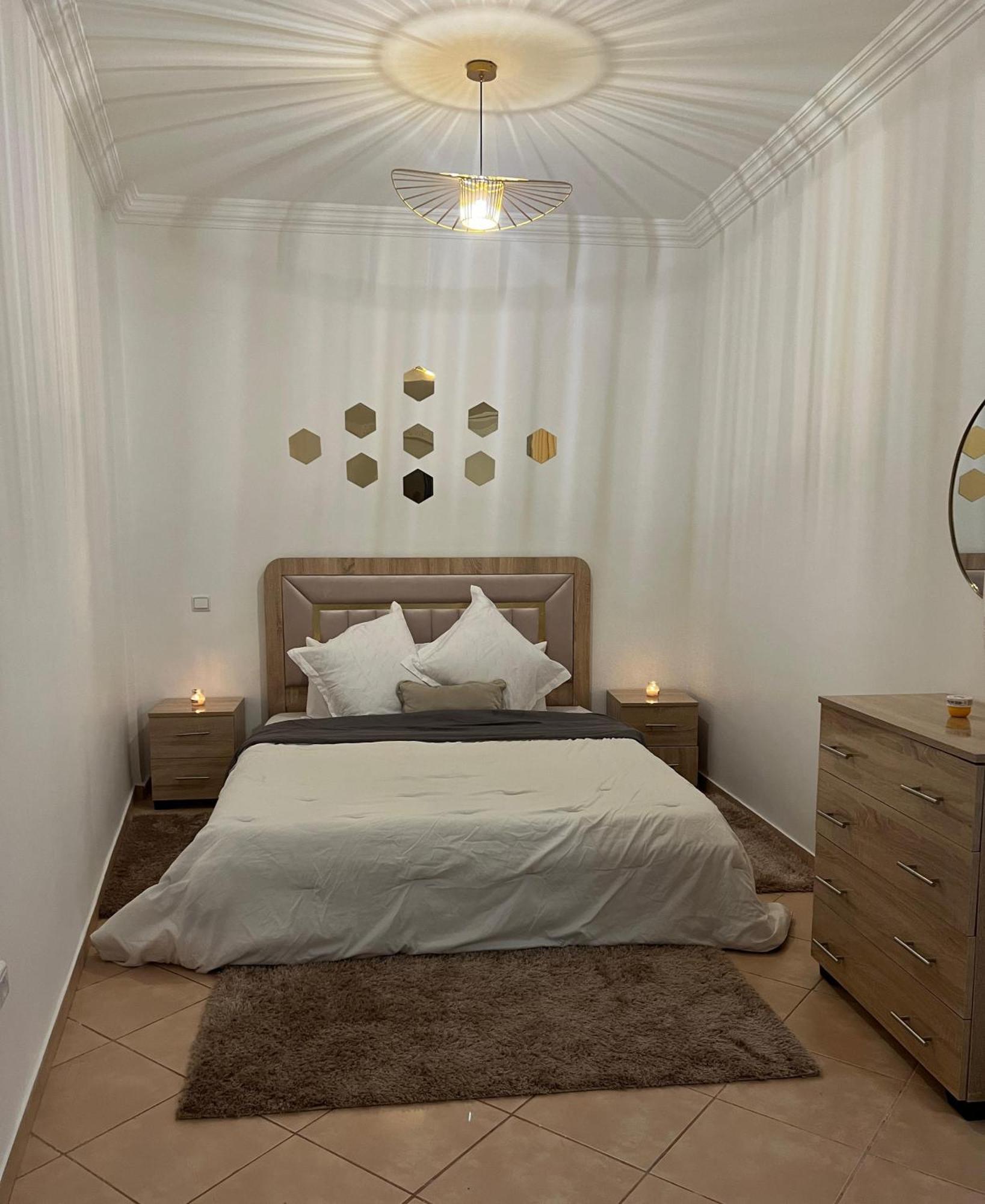 Au Coeur De La Avec Piscine Apartment