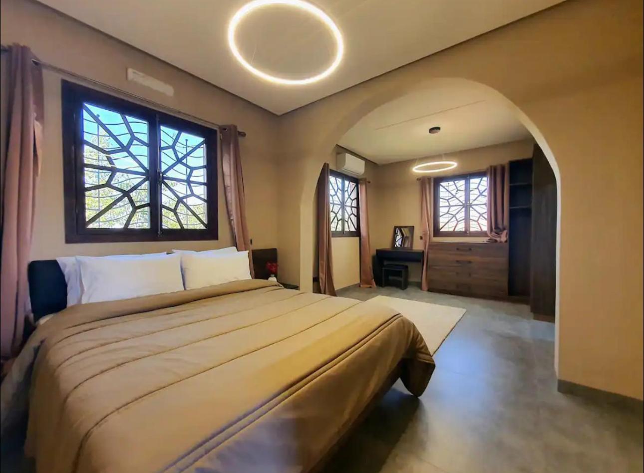 Villa A Marrakech With Warm Pool *