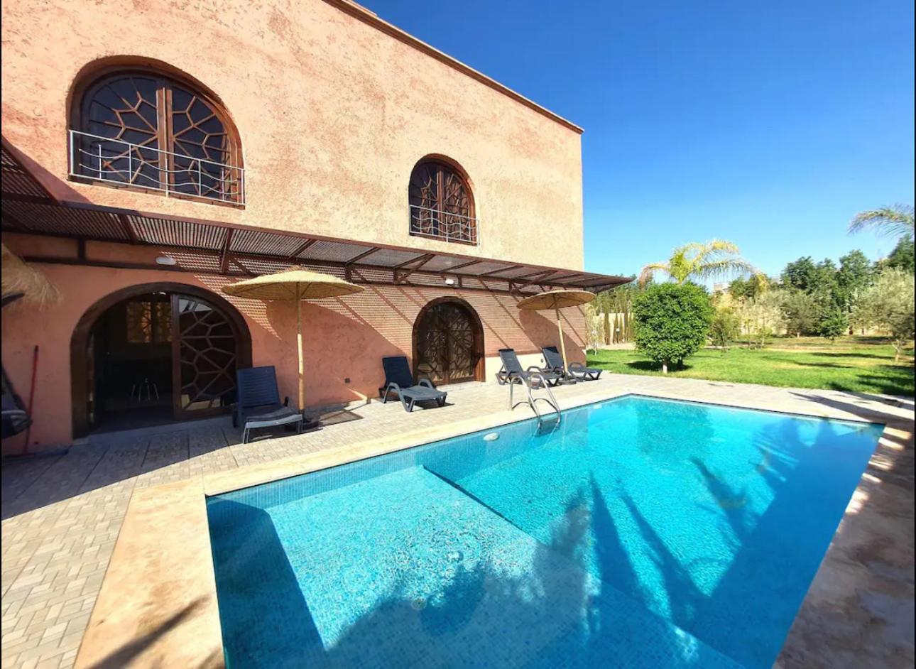A Marrakech With Warm Pool Villa