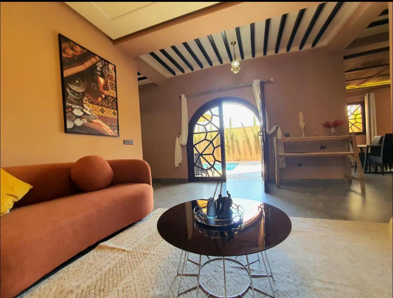 A Marrakech With Warm Pool Villa