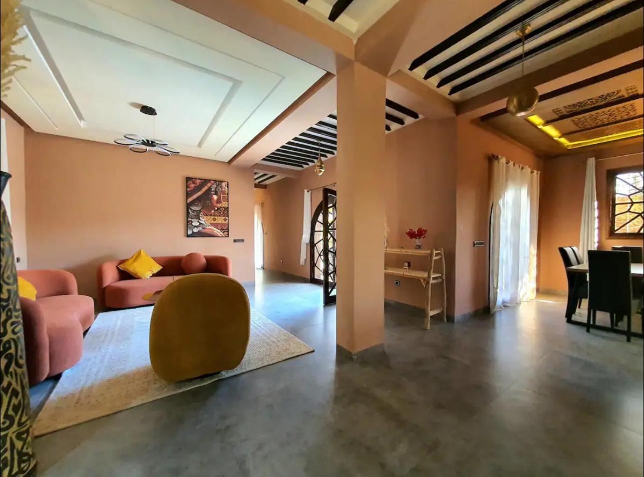 Villa A Marrakech With Warm Pool