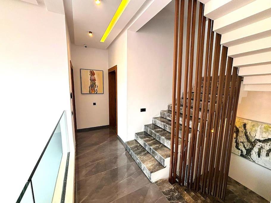 Luxe Secure Golf Villa *
