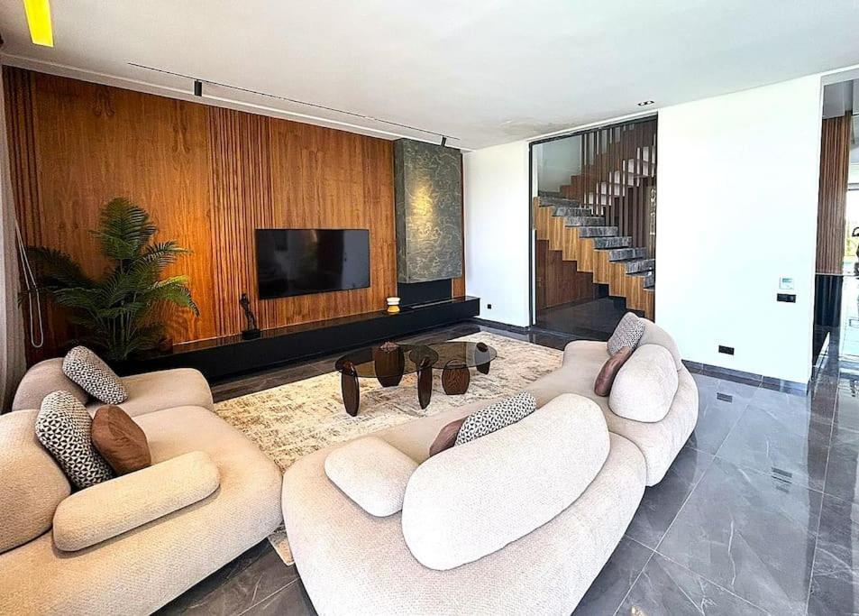 Luxe Secure Golf Villa Marrakesh