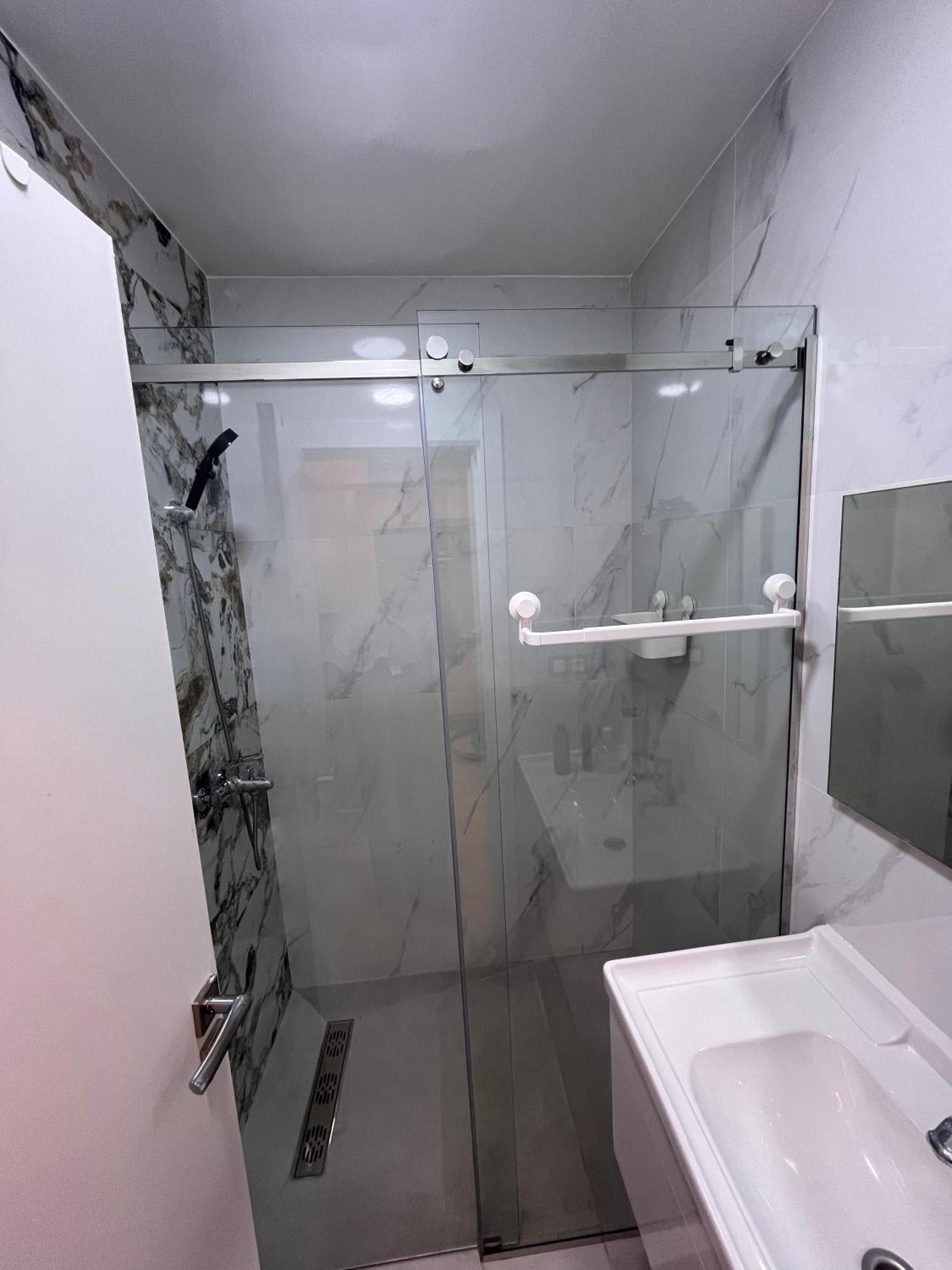 Apartment Renove Avec Style Et Parking Surveille Marrakesh