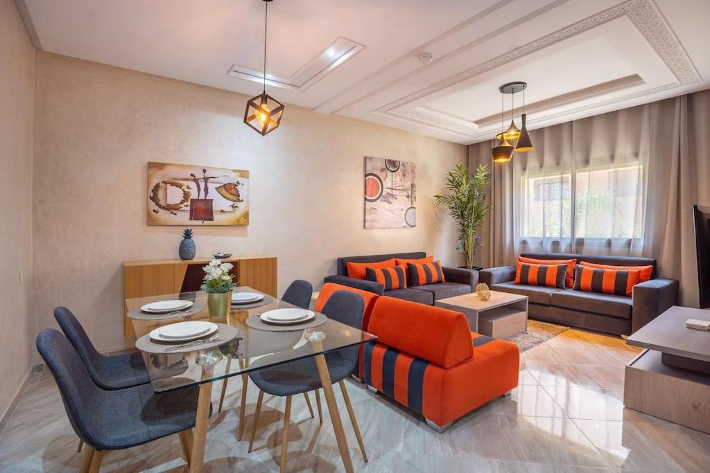 Apartment Charming Two Bedrooms Flat With Pool And Parking *