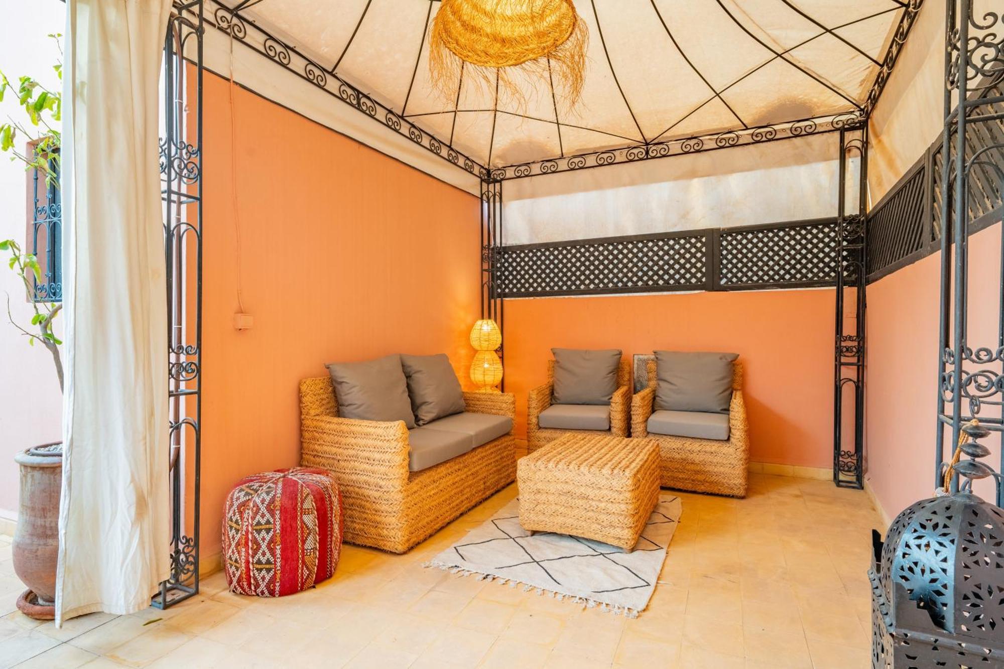 Riad Aouzal Exclusif-breakfast-pool *