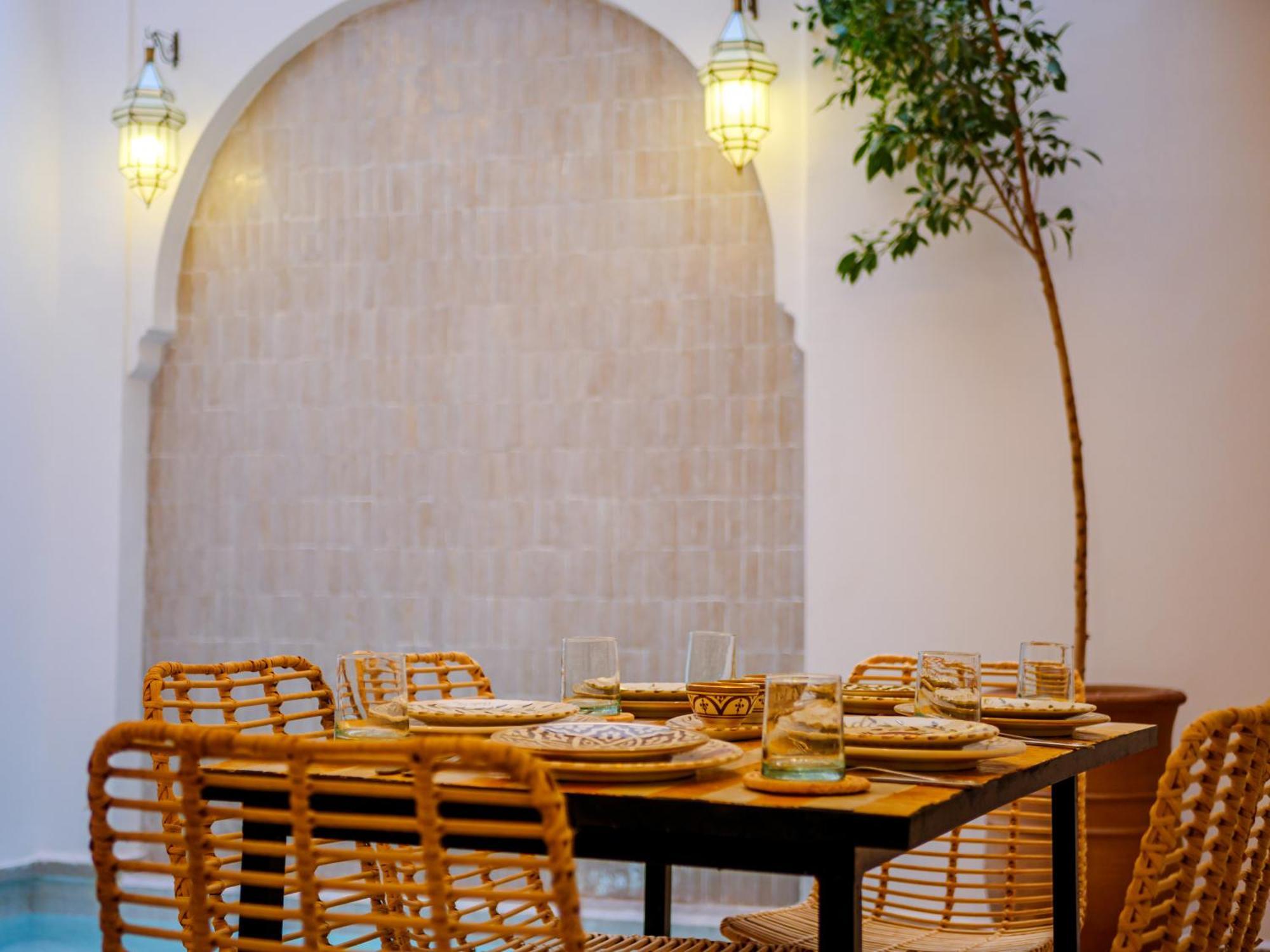 Abati Piscine Privee Avec Petit Dejeuner Et Terrasse *