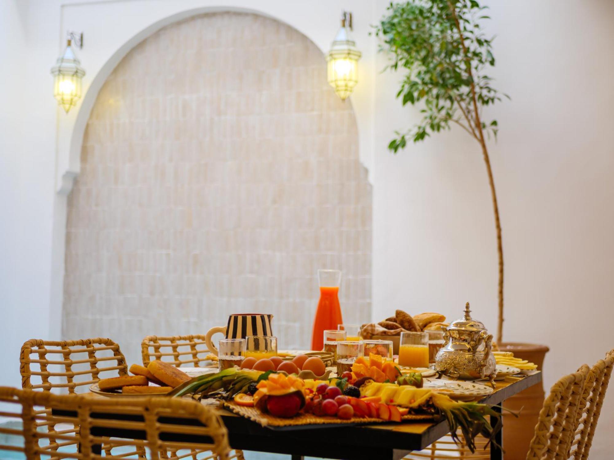 Abati Piscine Privee Avec Petit Dejeuner Et Terrasse *