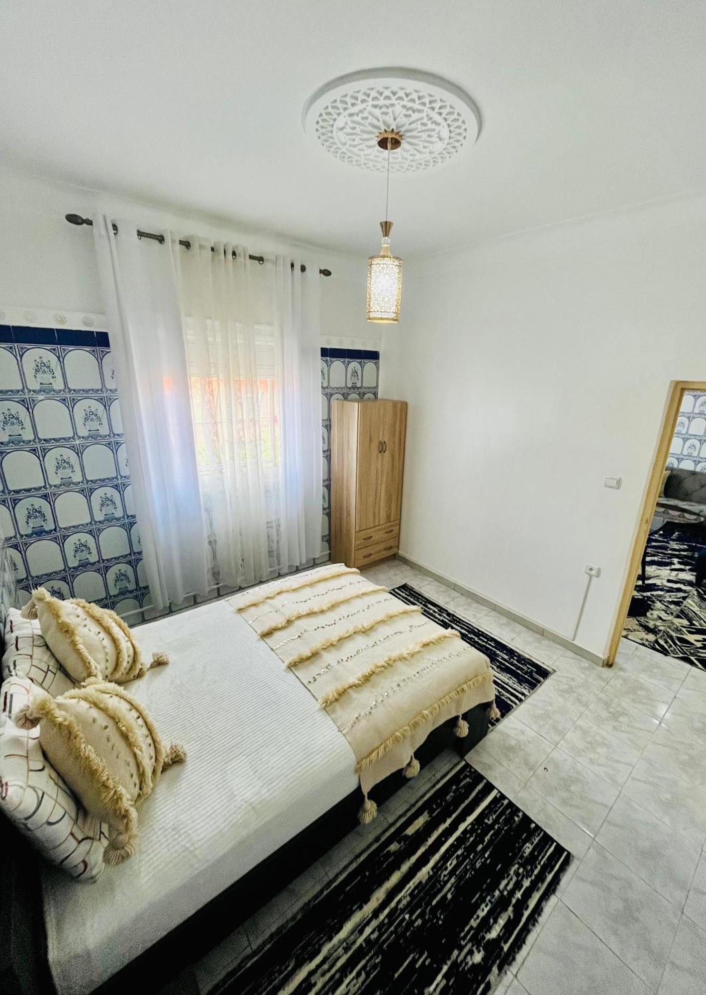 Apartment With Ac, Patio And Rooftop Appartement Climatise Avec Patio Et Toit Terrasse Apartment *