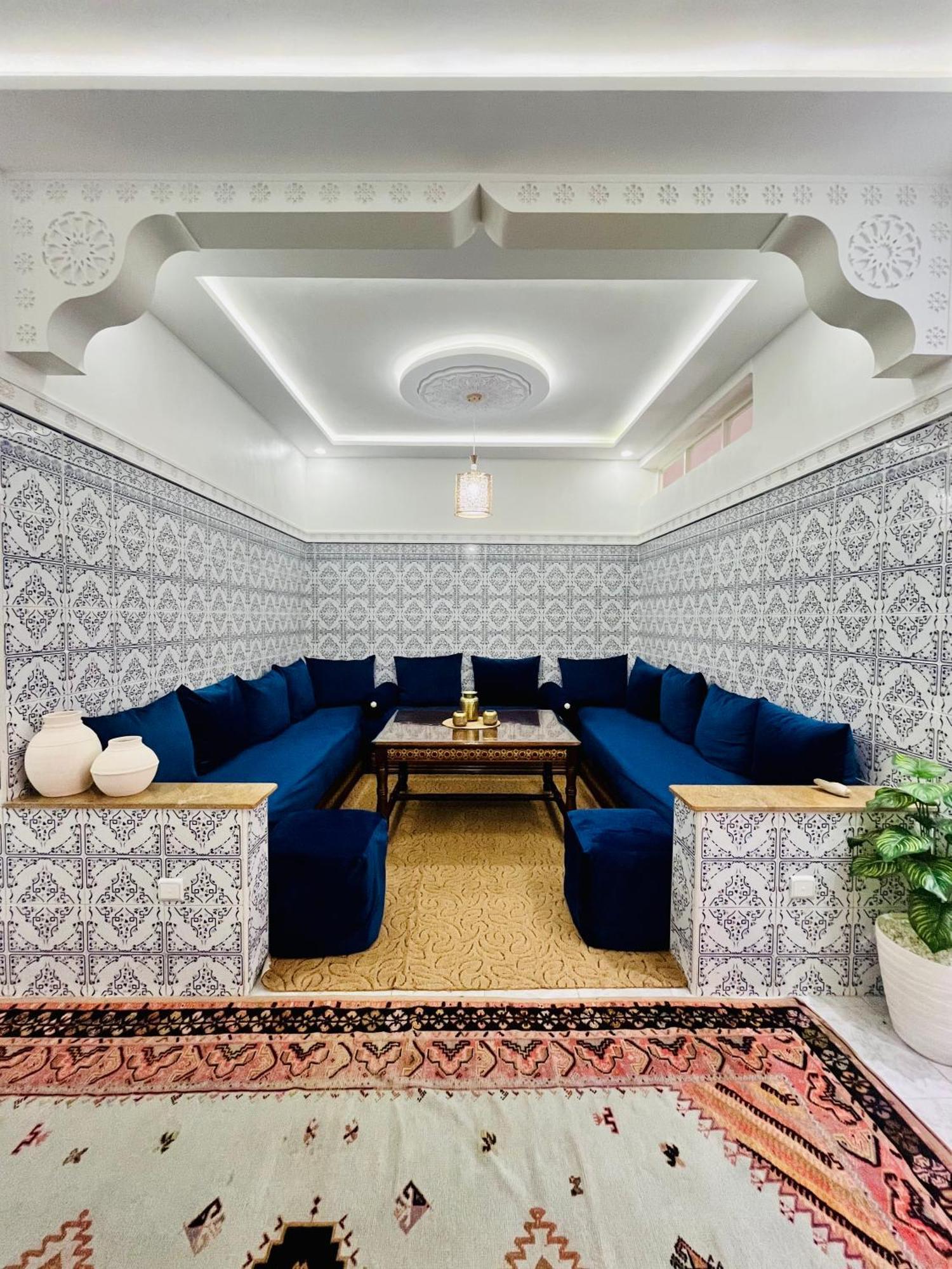Apartment With Ac, Patio And Rooftop Appartement Climatise Avec Patio Et Toit Terrasse *