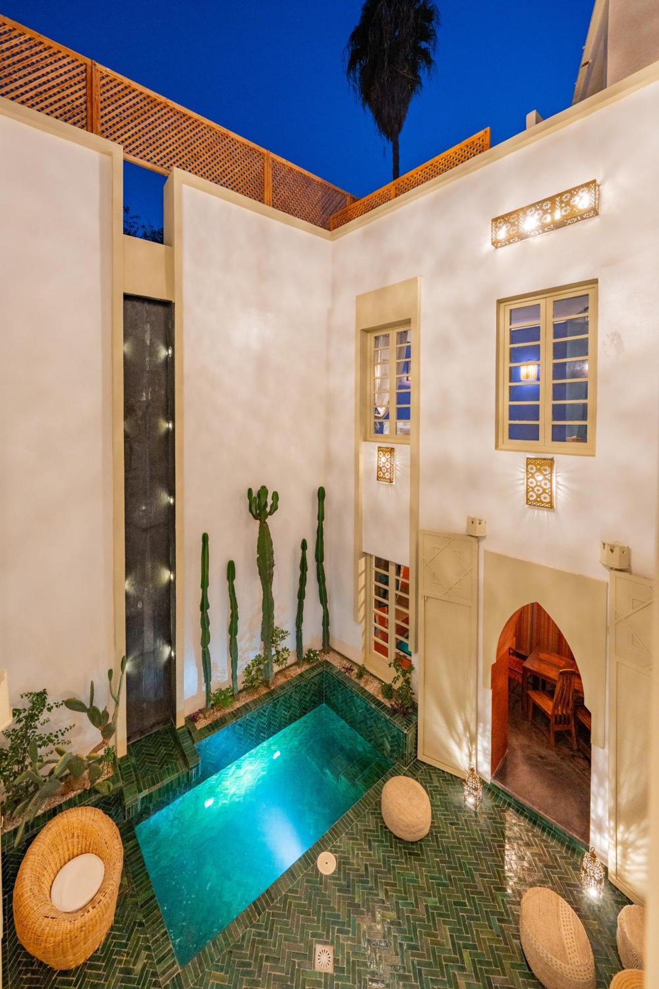 Sabbar Private 4-bedroom With Heated Pool, Free Wifi & Breakfast Riad