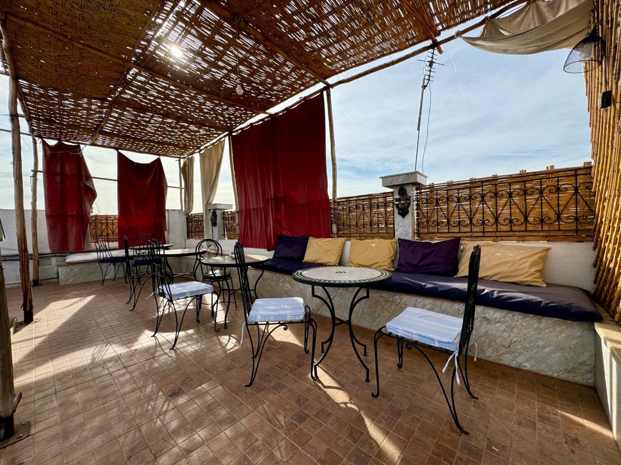 Flottement Des Songes Riad *