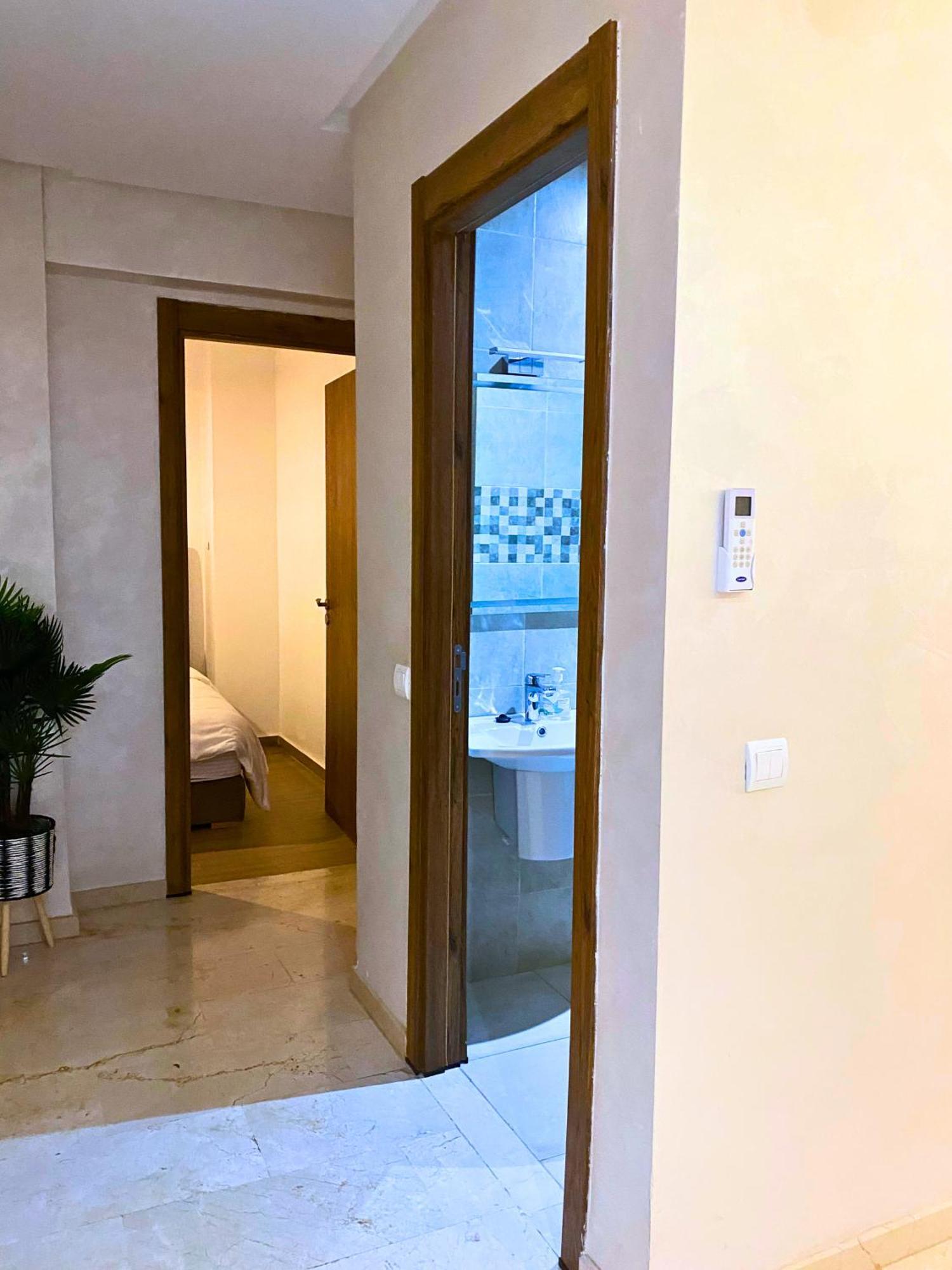 Le Modern Et Avec Piscine Et Parking Prive Apartamento *