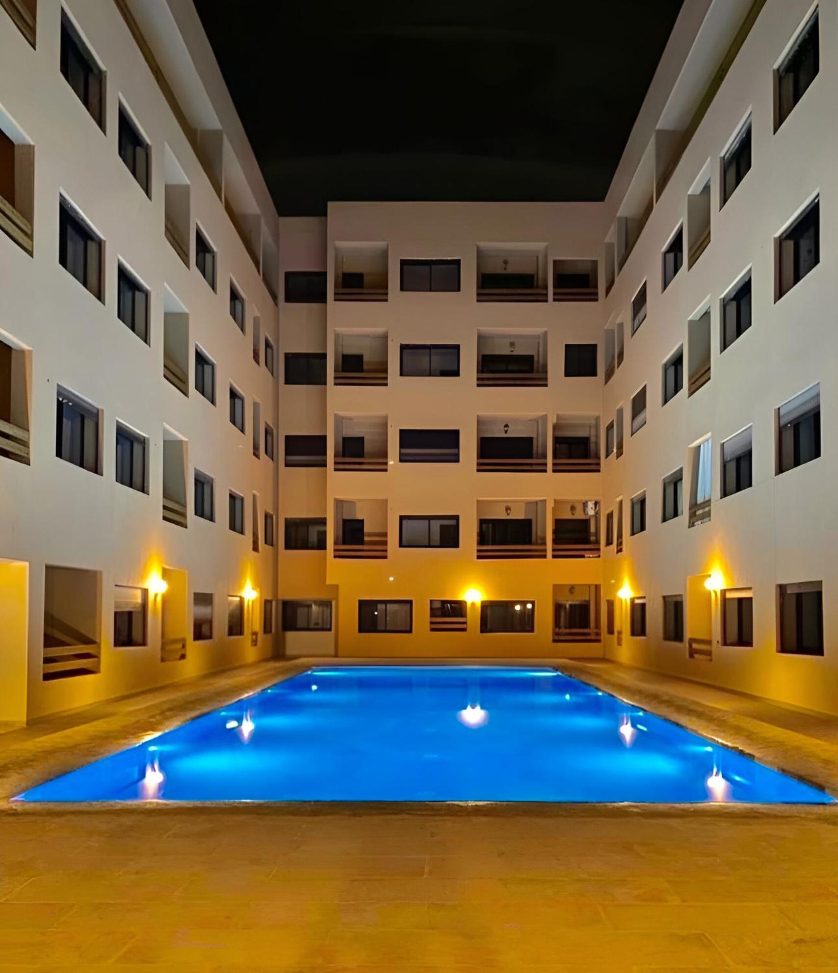Le Modern Et Avec Piscine Et Parking Prive Apartamento