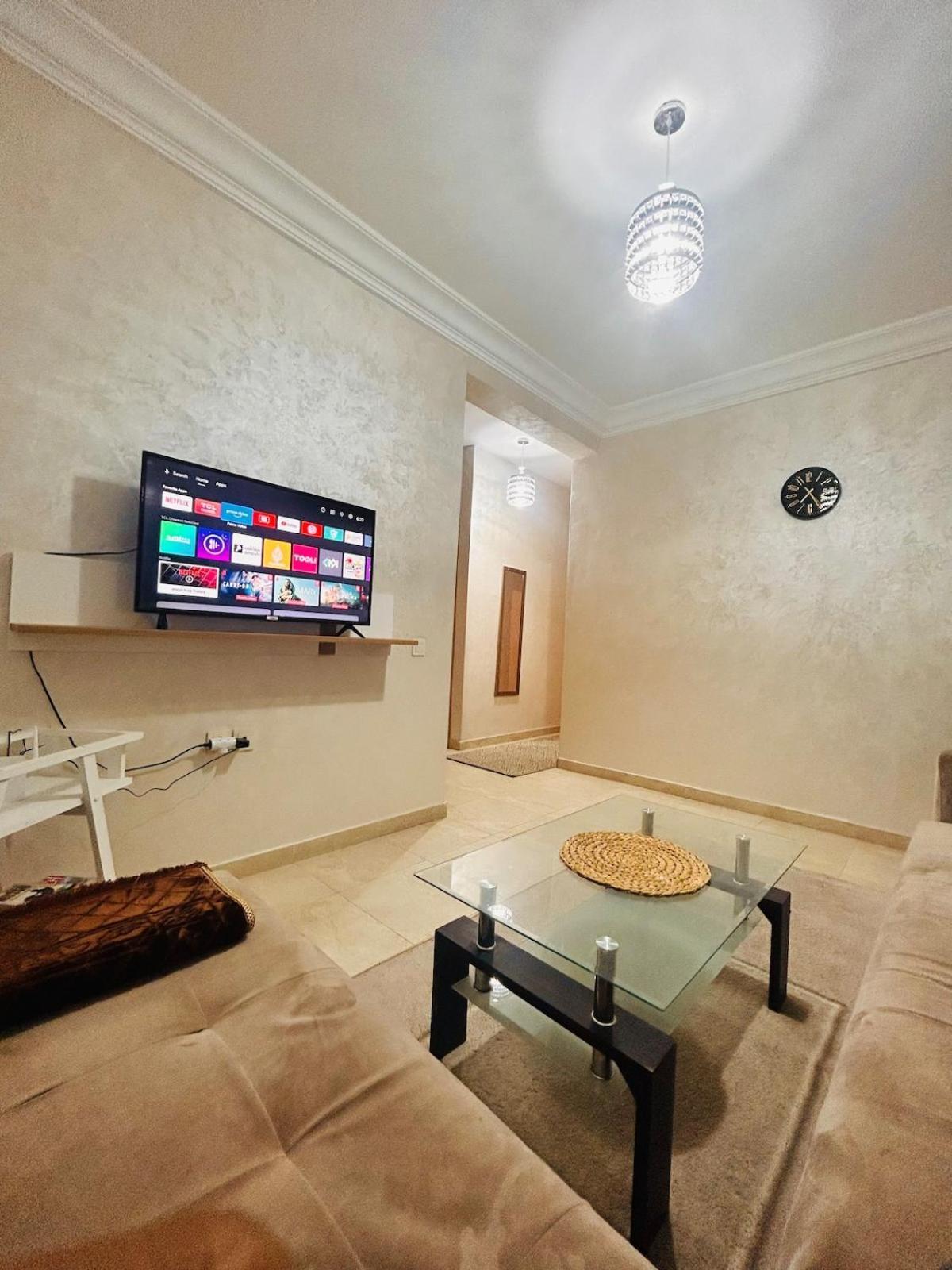 Bright Downtown Apartment