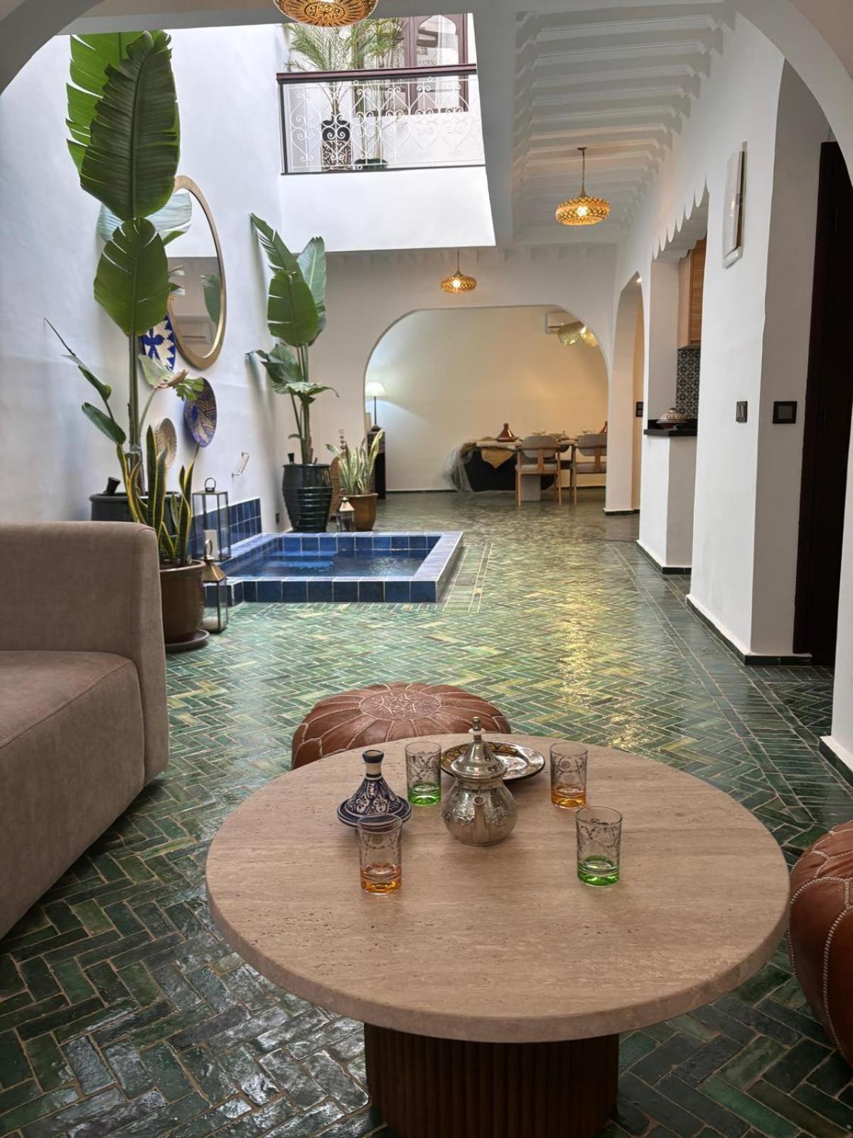 Holiday home Privatise Jusqu A 10 Personnes Avec 5 Suites, Bassin Et Rooftop A Seulement 15 Minutes A Pied De La Celebre Place Jemaa El Fna *
