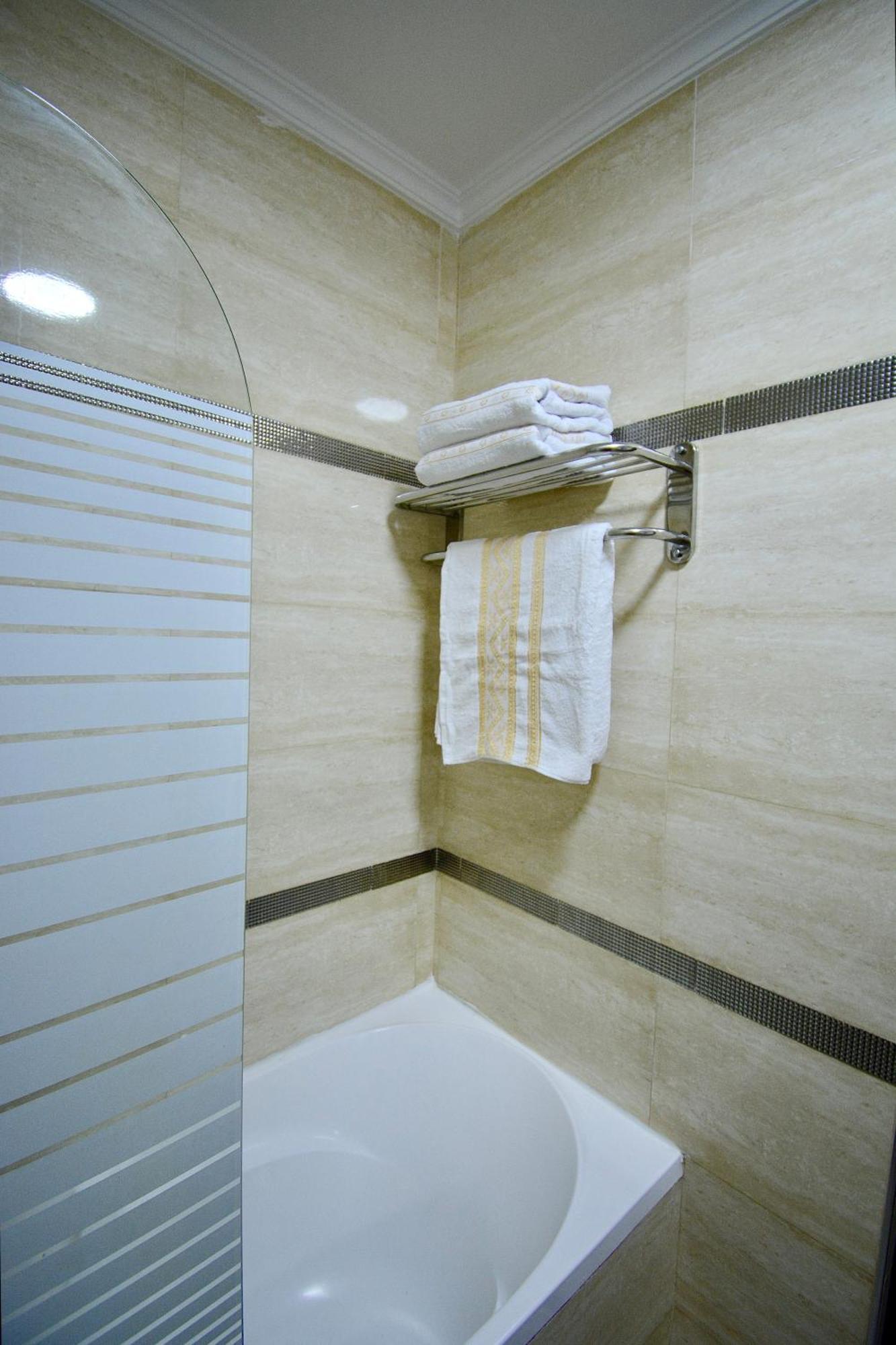 Stylish & Comfy Gem 5 Star Location Apartment *