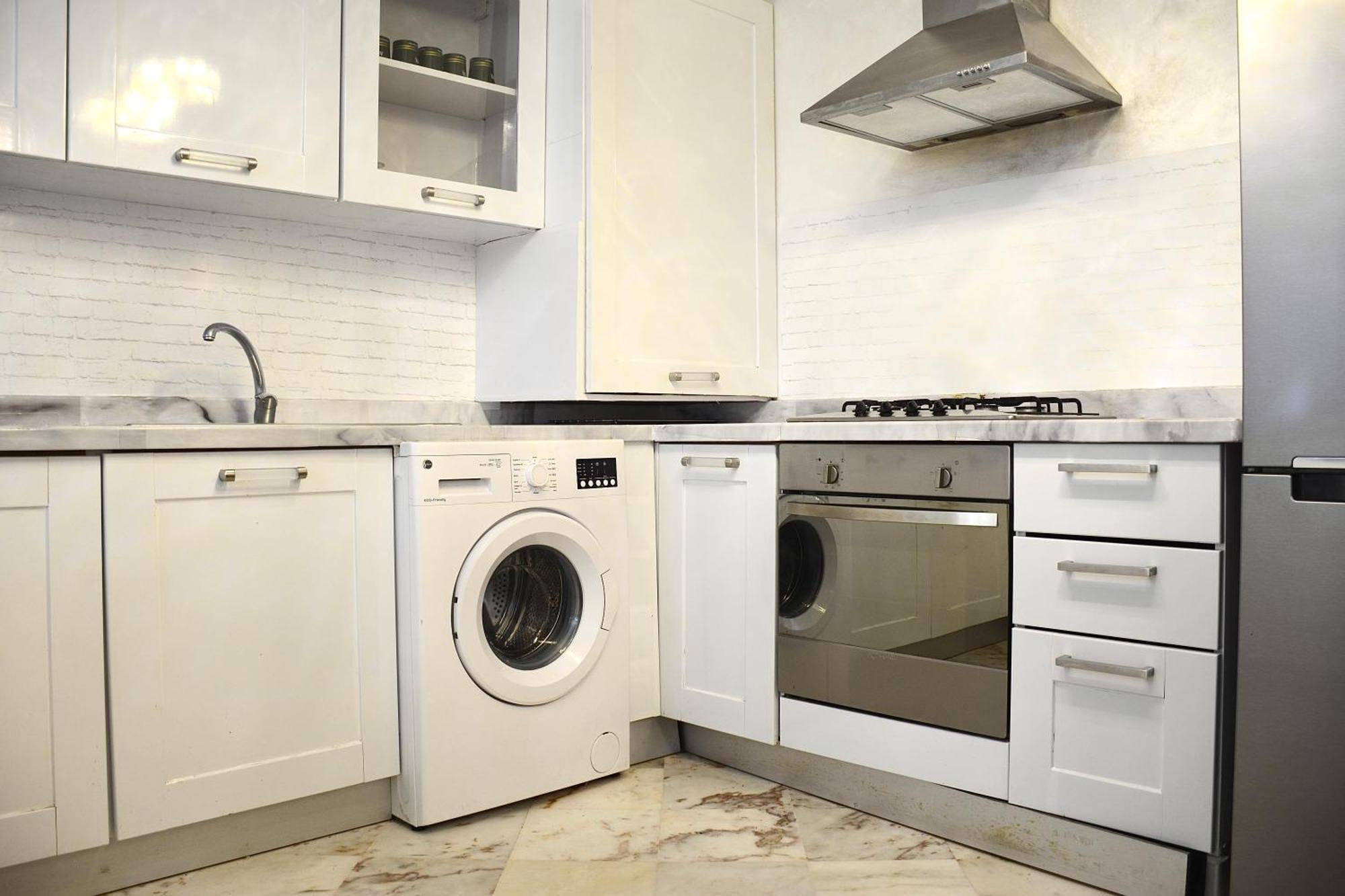 Stylish & Comfy Gem 5 Star Location Apartment
