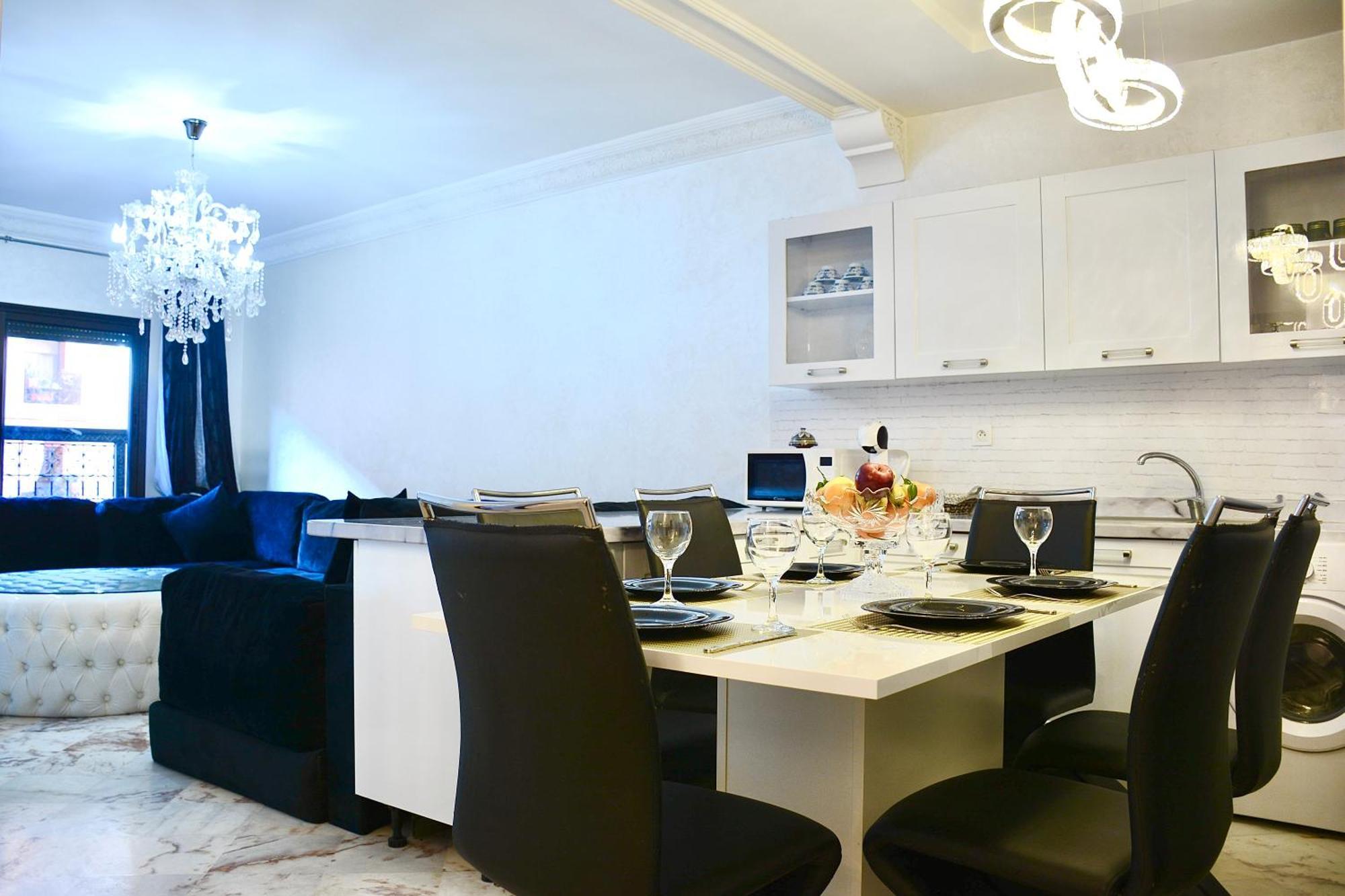 Stylish & Comfy Gem 5 Star Location Apartment *
