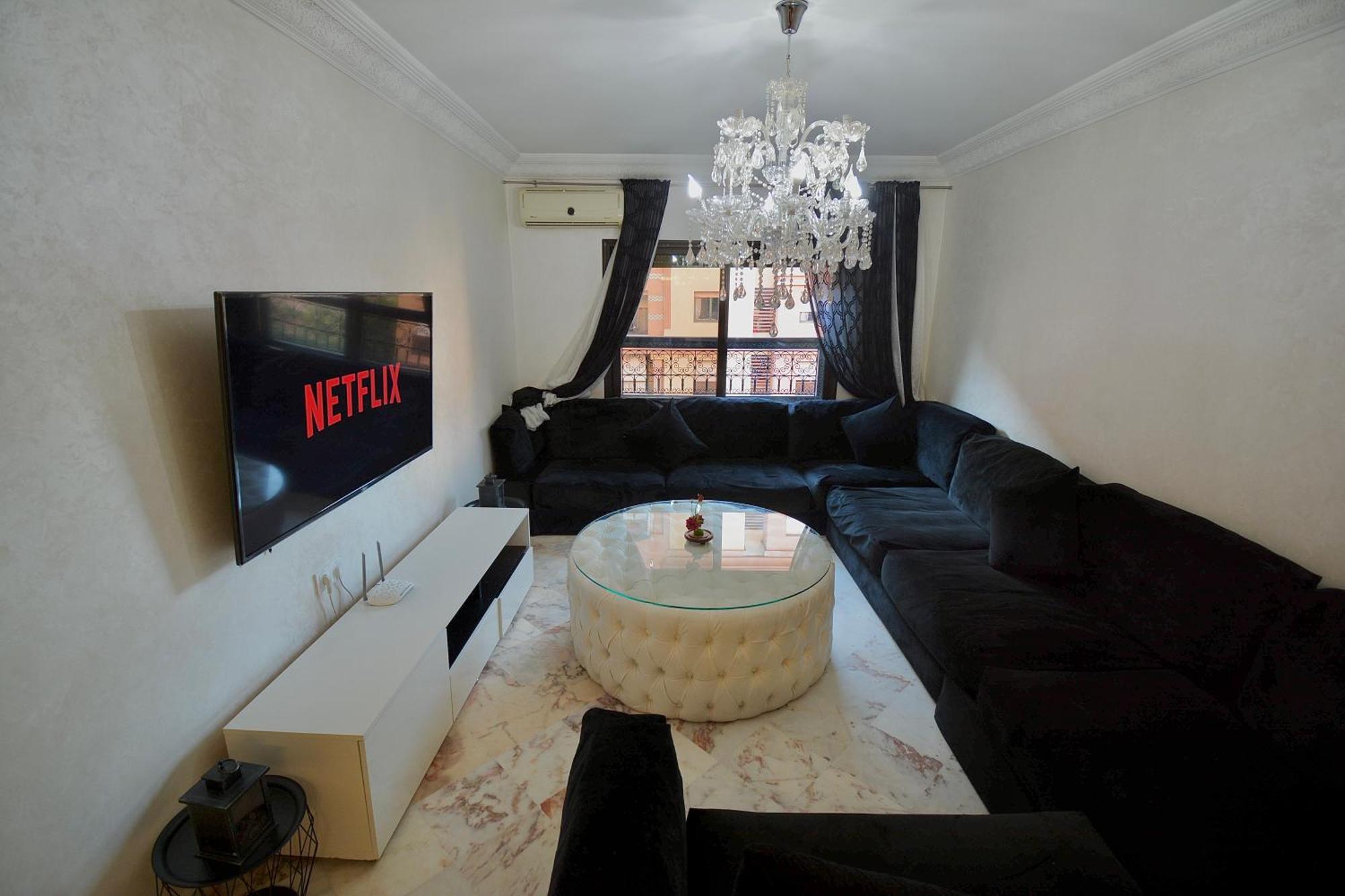 Stylish & Comfy Gem 5 Star Location Apartment