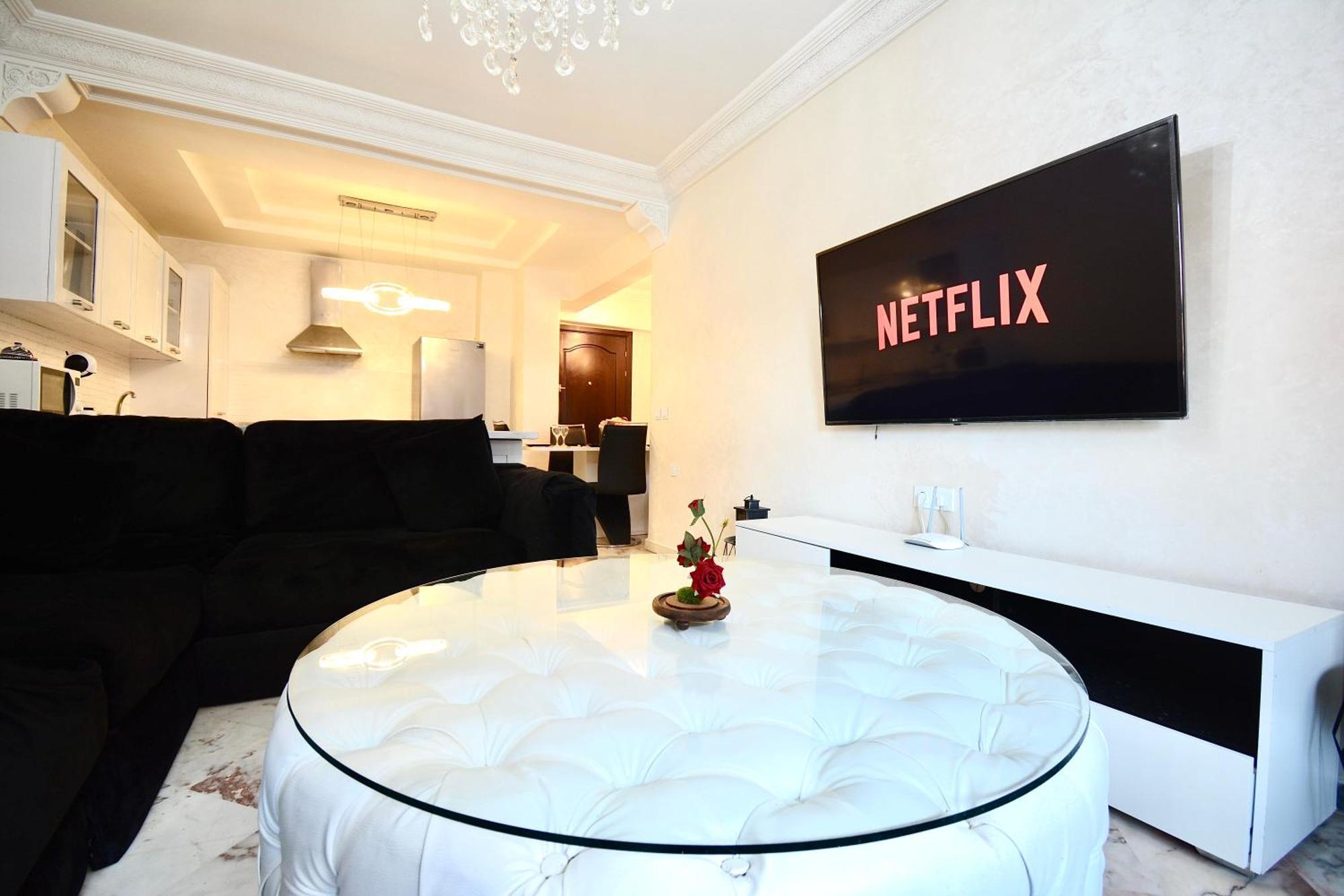 Stylish & Comfy Gem 5 Star Location Apartment *