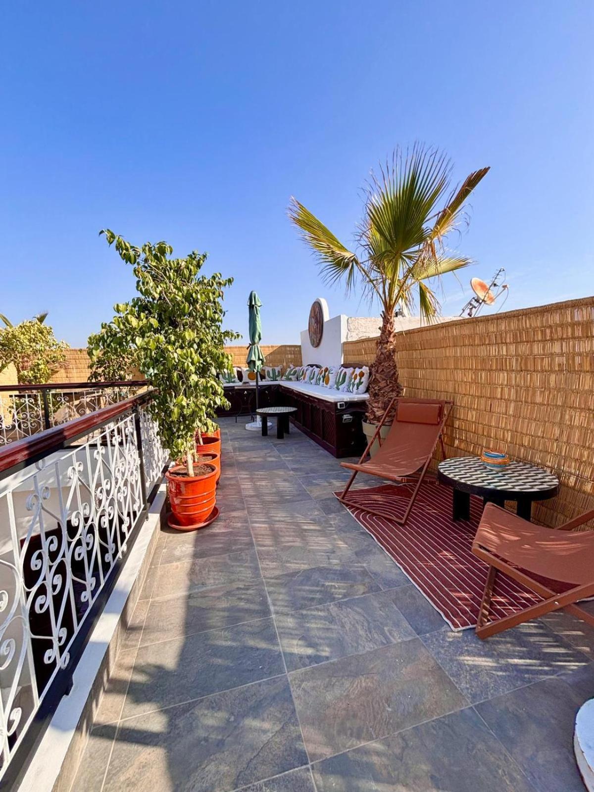 Privatise Jusqu A 10 Personnes Avec 5 Suites, Bassin Et Rooftop A Seulement 15 Minutes A Pied De La Celebre Place Jemaa El Fna Holiday home Marrakesh