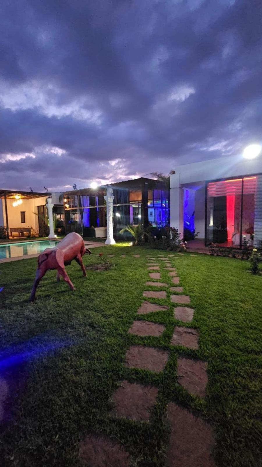 Luxury 5 Bedroom Large Villa *