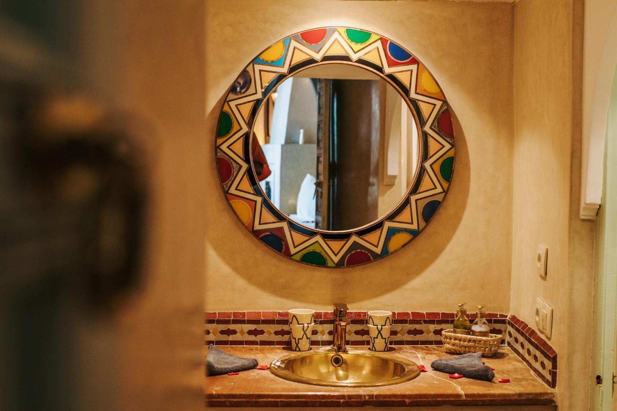 Riad Assouel Et By La Siredrah