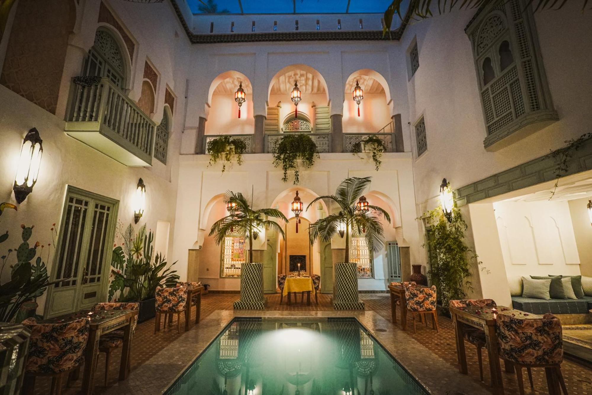 Riad Assouel Et By La Siredrah *