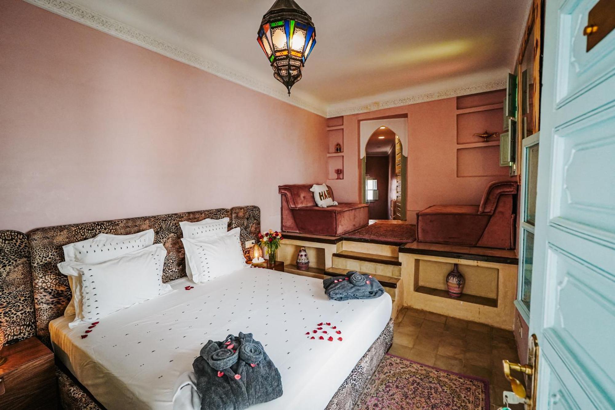 Assouel Et By La Siredrah Riad *