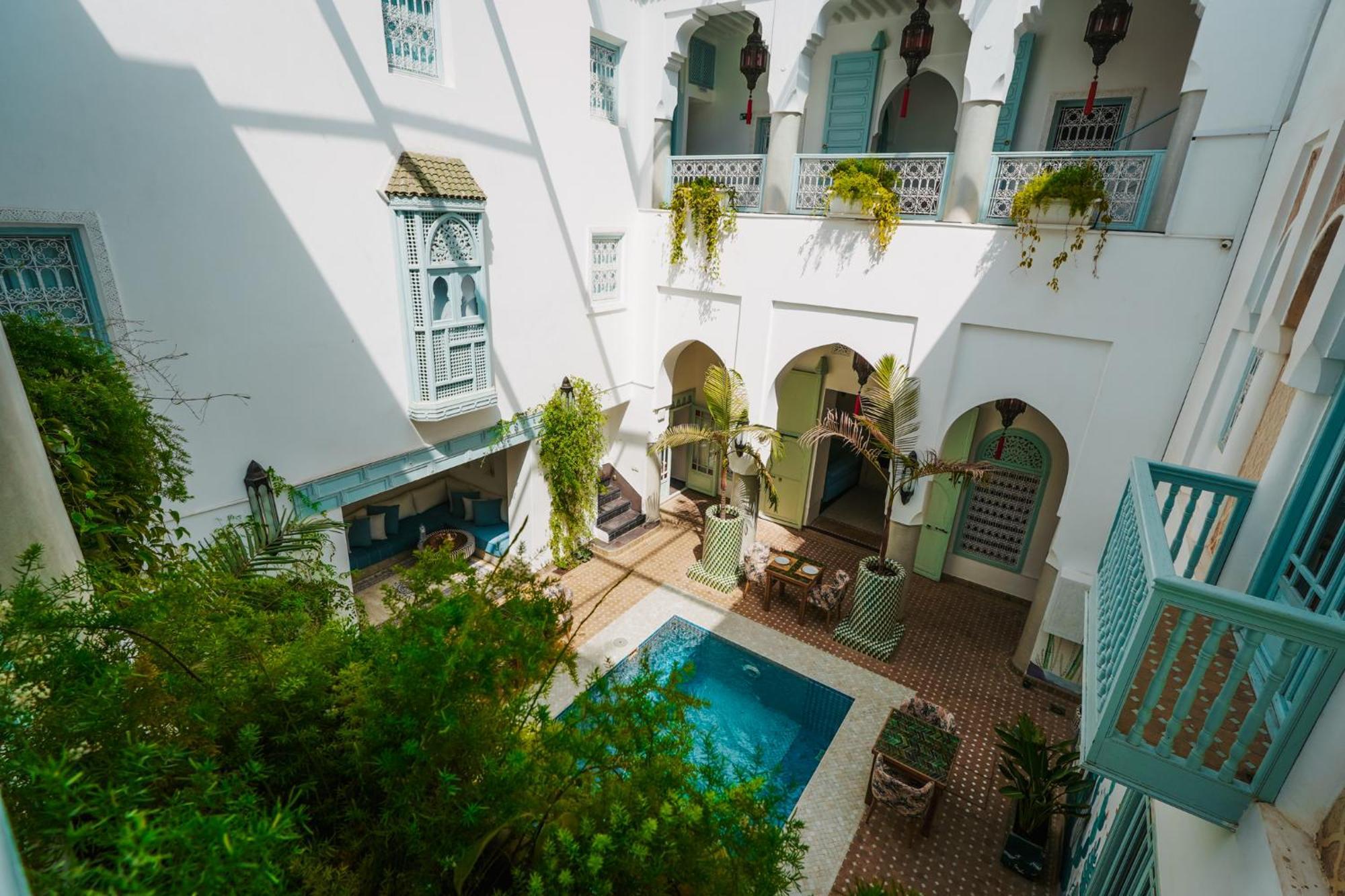 Riad Assouel Et By La Siredrah *