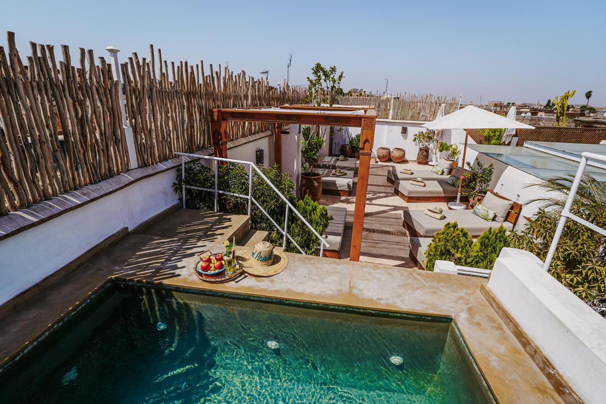 Riad Assouel Et By La Siredrah