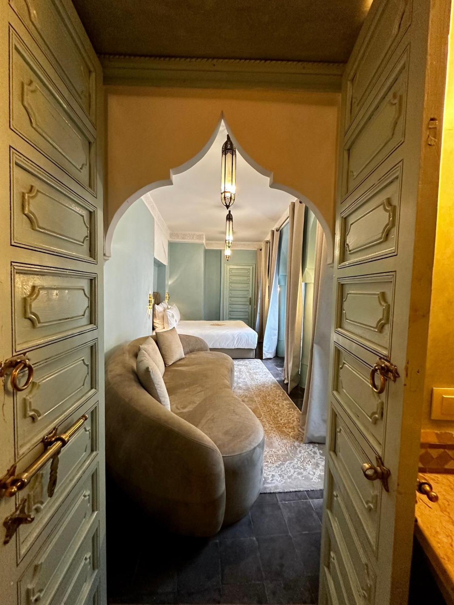Assouel Et By La Siredrah Riad *