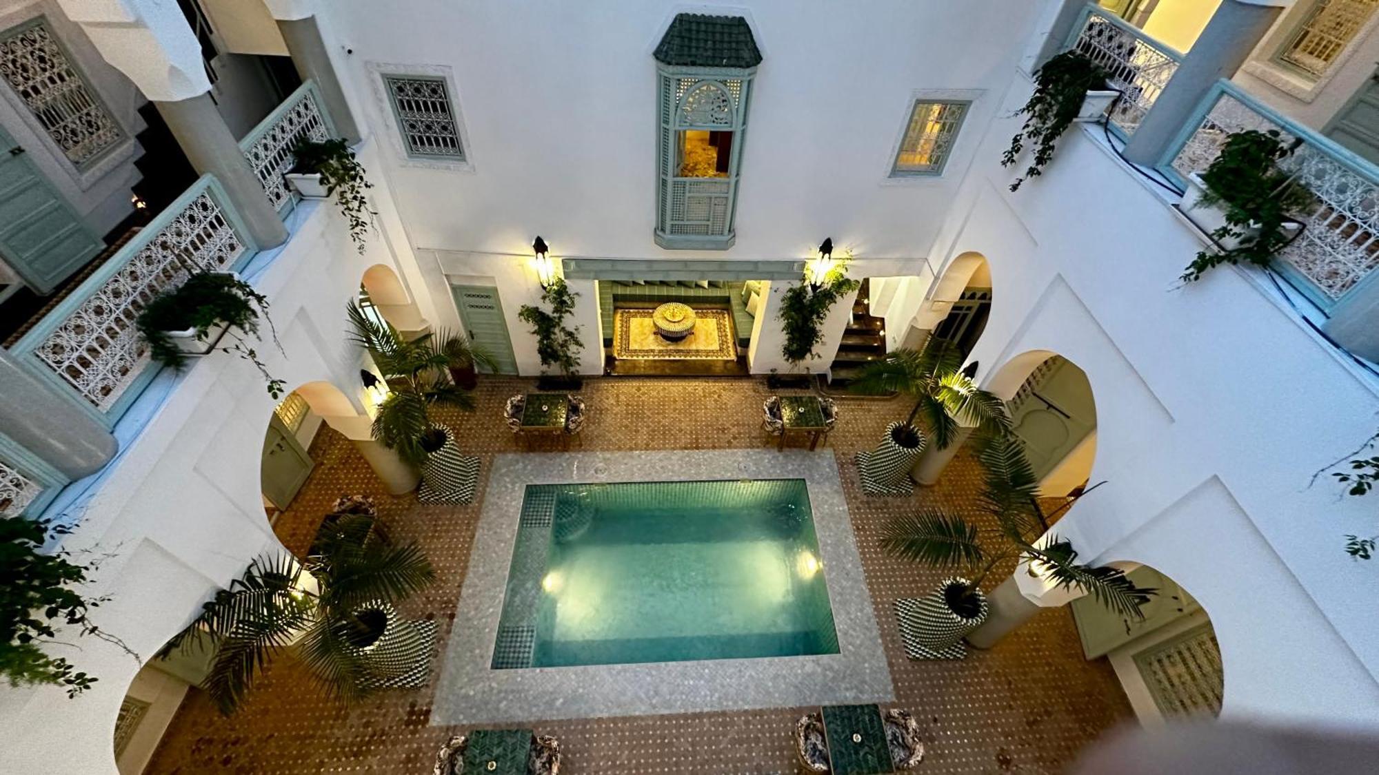 Riad Assouel Et By La Siredrah *