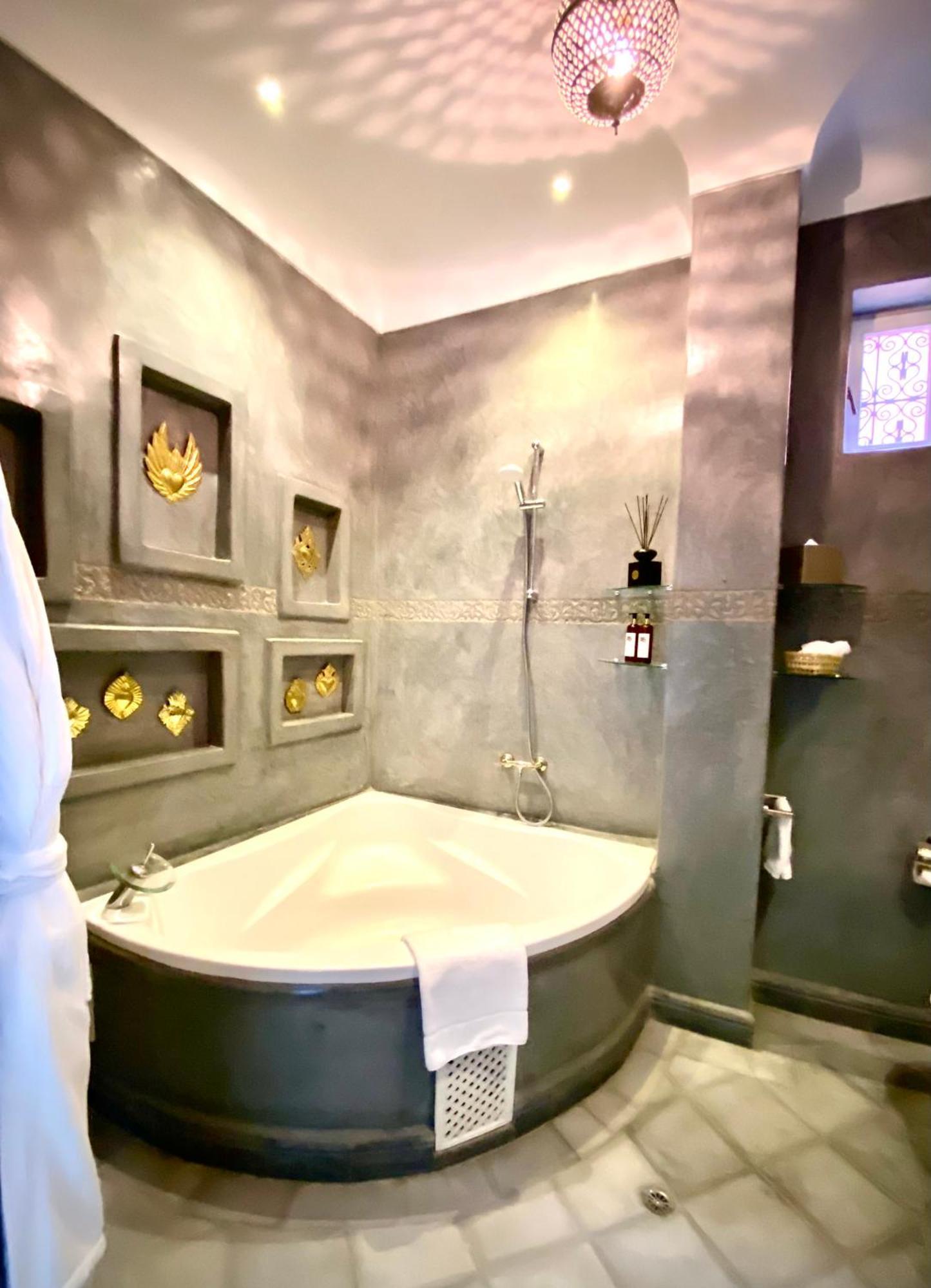 Dar Adal Exclusivite 2 A 6 Personnes Petit Dejeuner Compris Place Jemaa El Fna Bed & Breakfast *